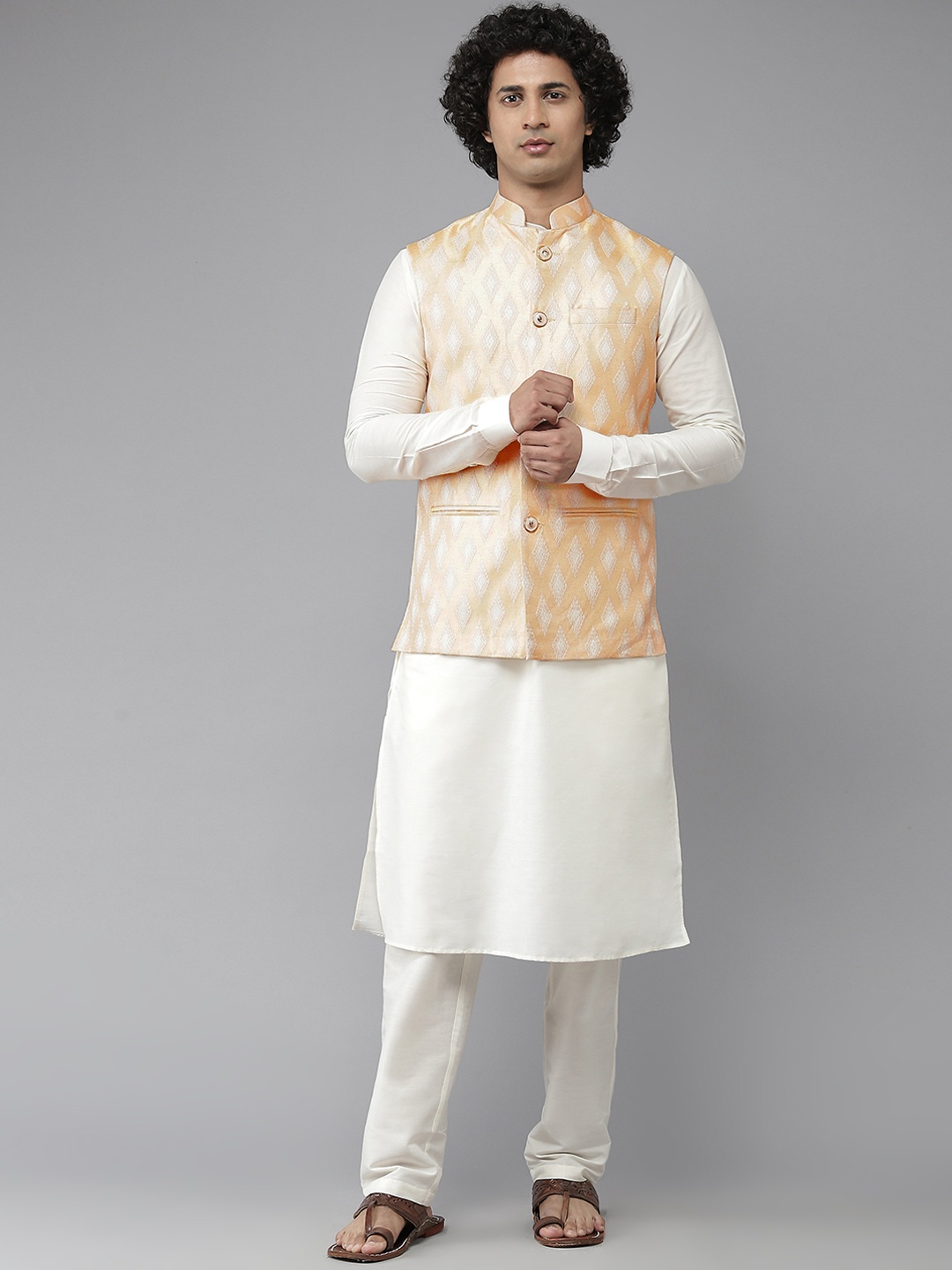 

See Designs Men White & Golden Pure Silk Kurta with Pyjamas & Nehru Jacket