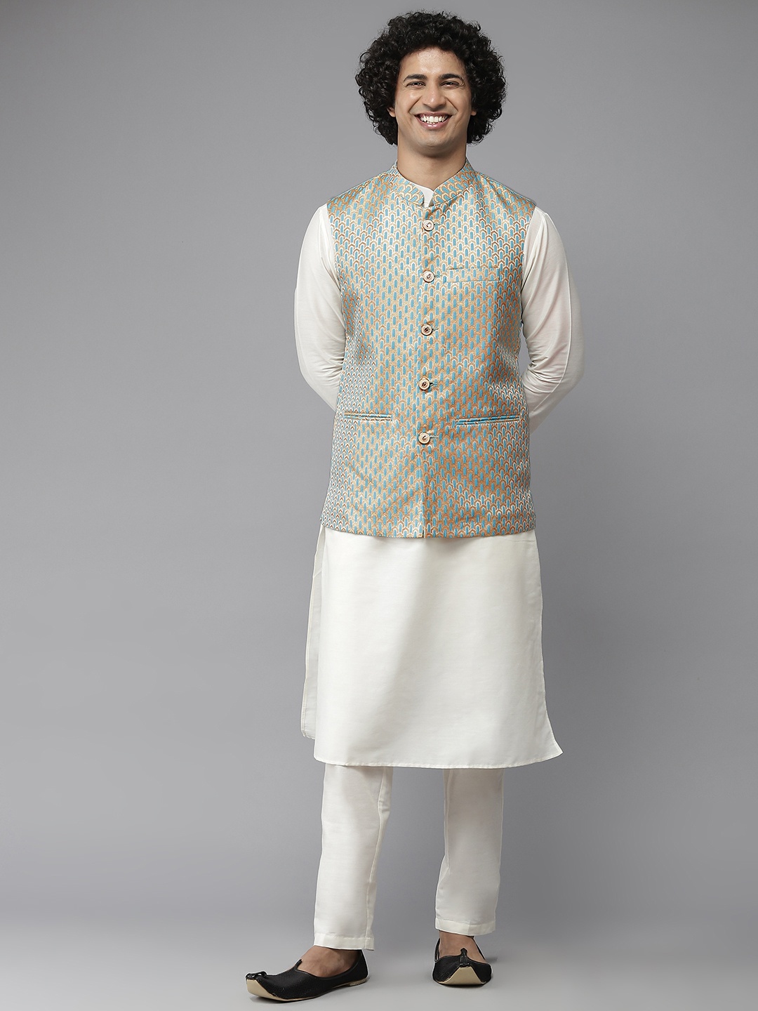 

See Designs Men Green Ethnic Motifs Pure Silk Kurta with Pyjamas