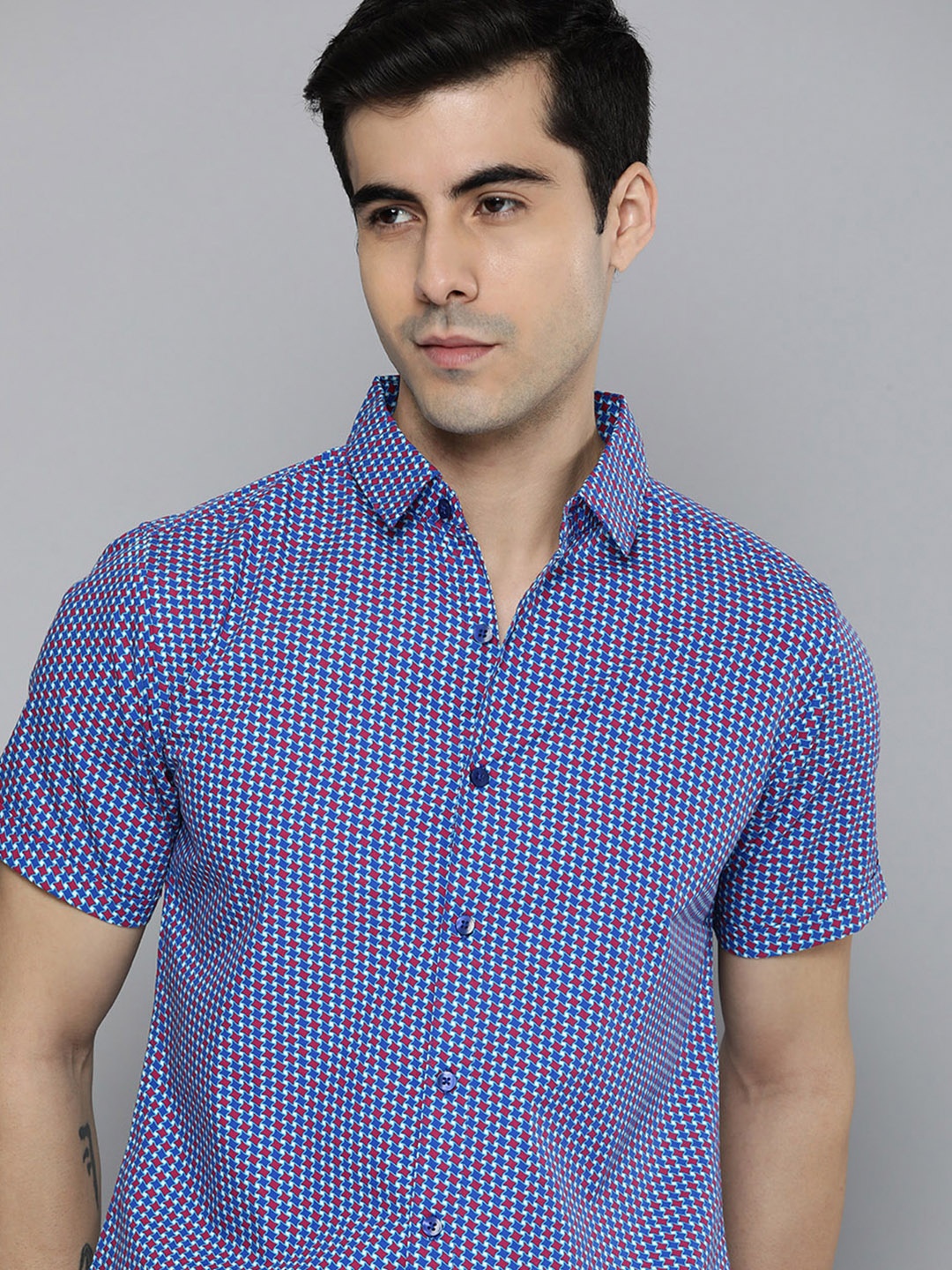 

Mast & Harbour Men Blue Pure Cotton Standard Geometric Micro Ditsy Printed Casual Shirt