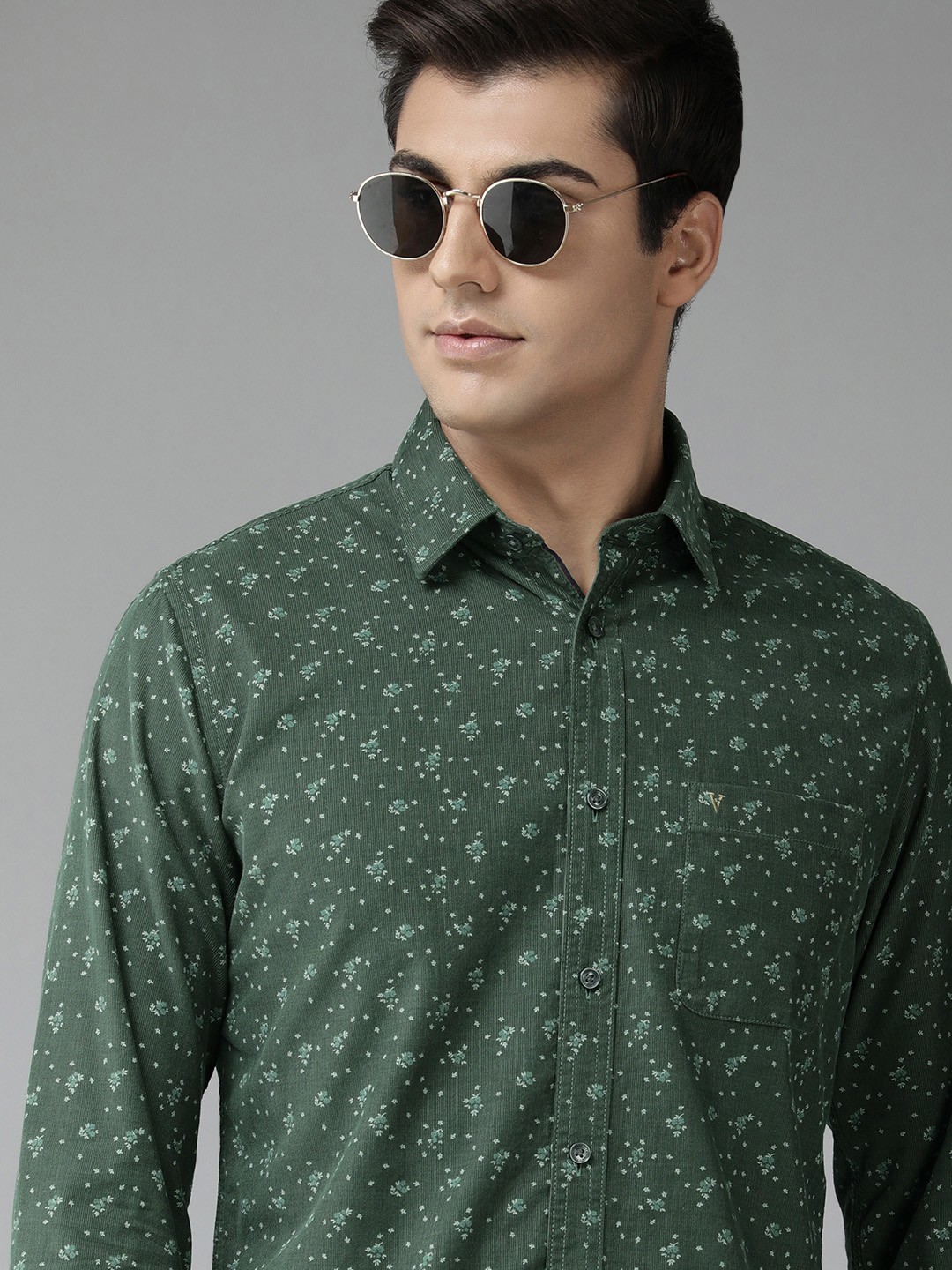 

Van Heusen Sport Men Green Slim Fit Floral Printed Corduroy Pure Cotton Casual Shirt