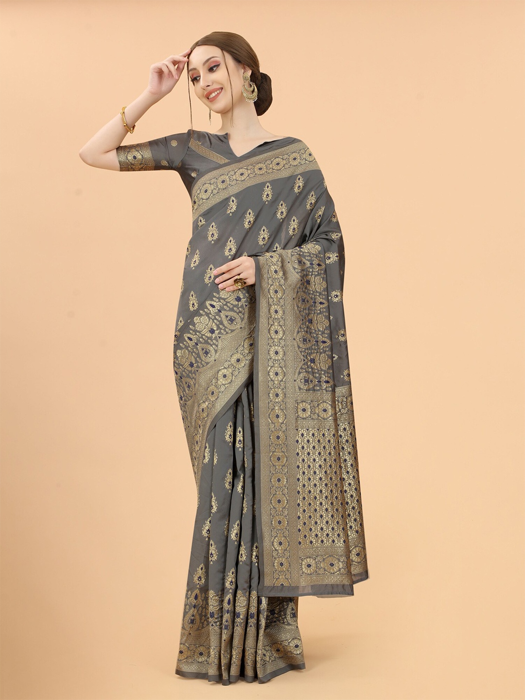 

SATYAM WEAVES Grey & Gold-Toned Ethnic Motifs Zari Silk Cotton Banarasi Saree