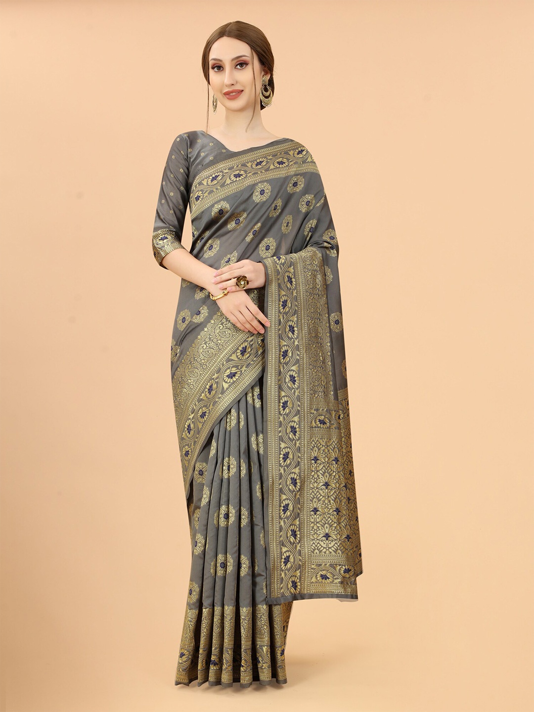 

SATYAM WEAVES Grey & Gold-Toned Woven Design Zari Silk Cotton Banarasi Saree