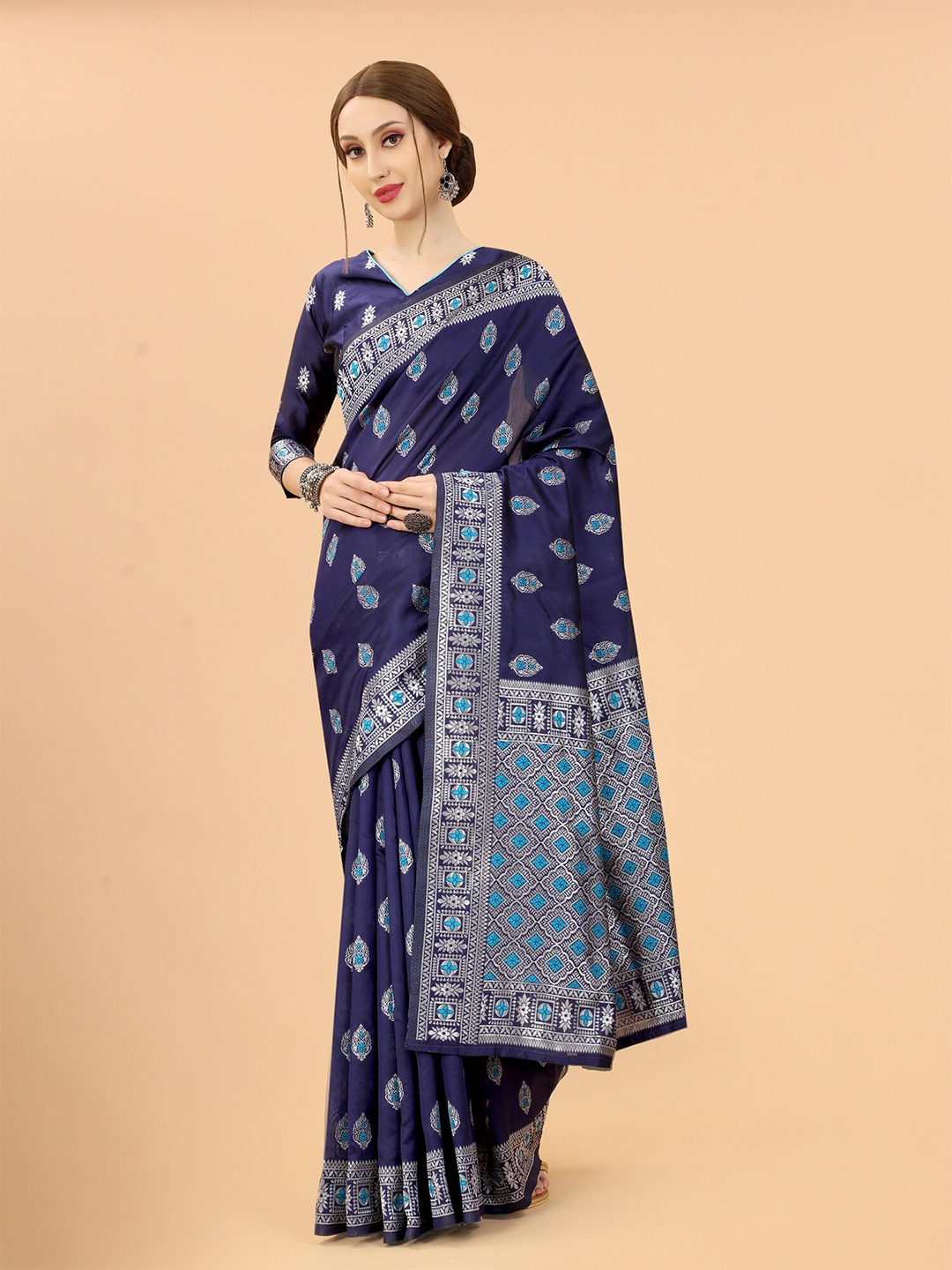 

SATYAM WEAVES Navy Blue & Silver-Toned Woven Design Silk Cotton Banarasi Saree