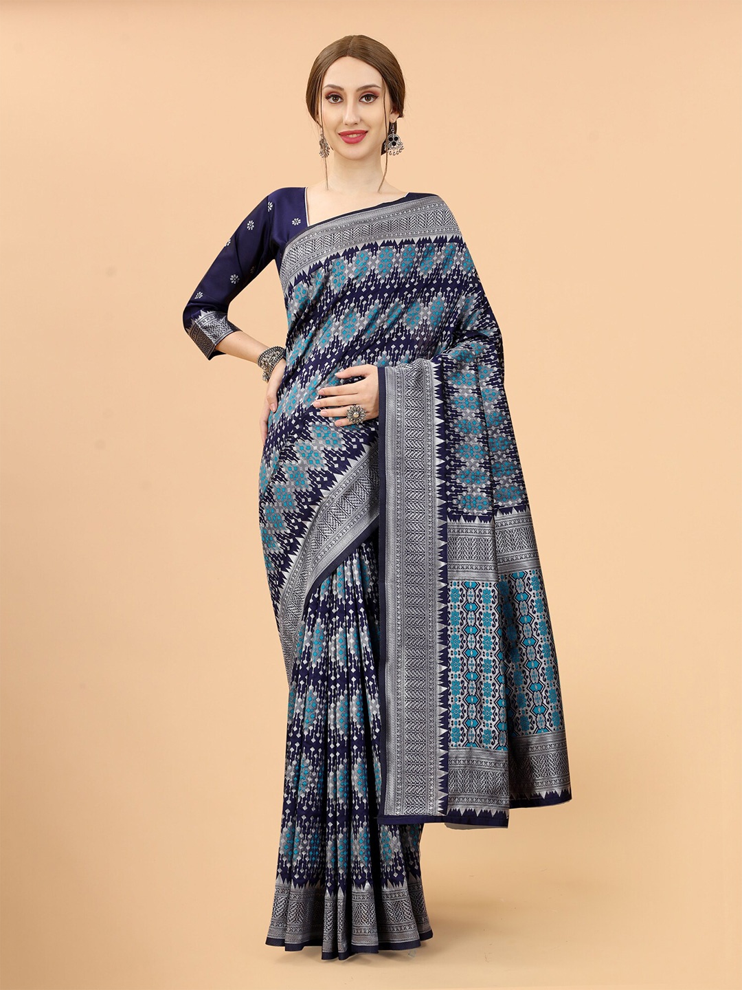 

SATYAM WEAVES Navy Blue & Silver-Toned Woven Design Silk Cotton Banarasi Saree
