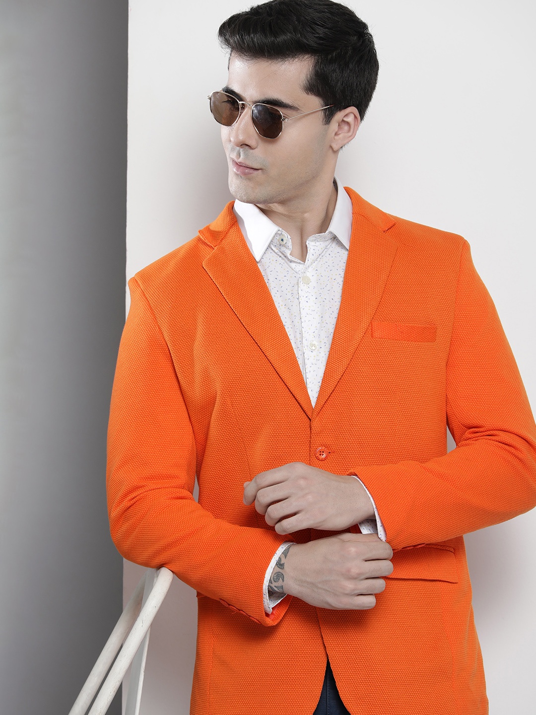 

The Indian Garage Co Men Self Design Slim-Fit Single-Breasted Blazer, Orange