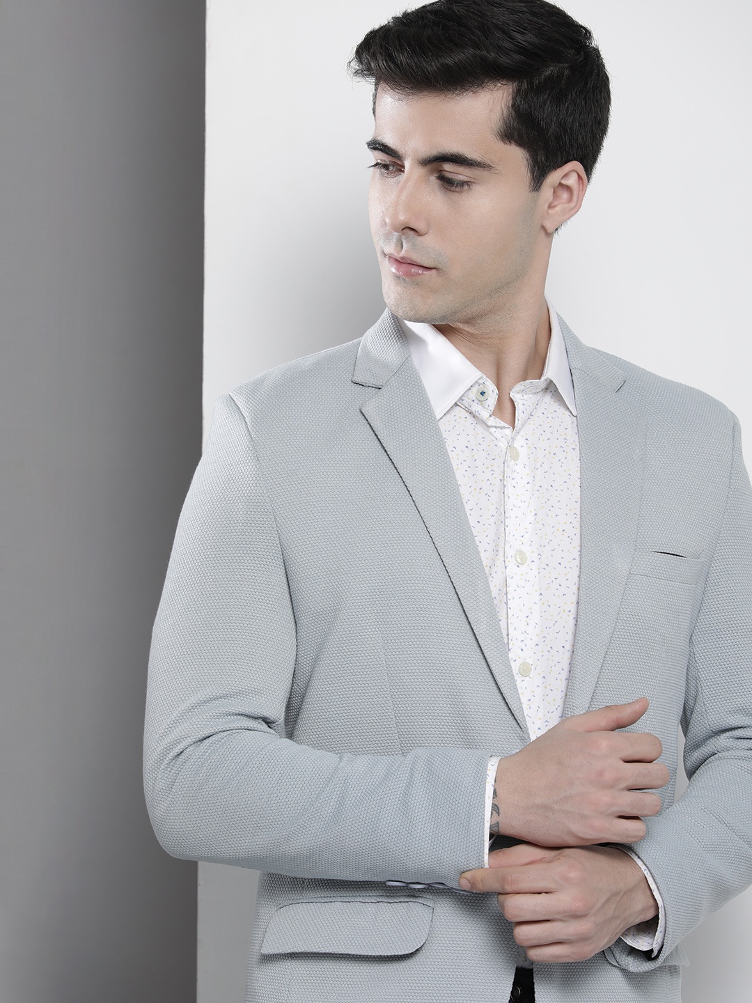 

The Indian Garage Co Men Grey Solid Single-Breasted Blazer