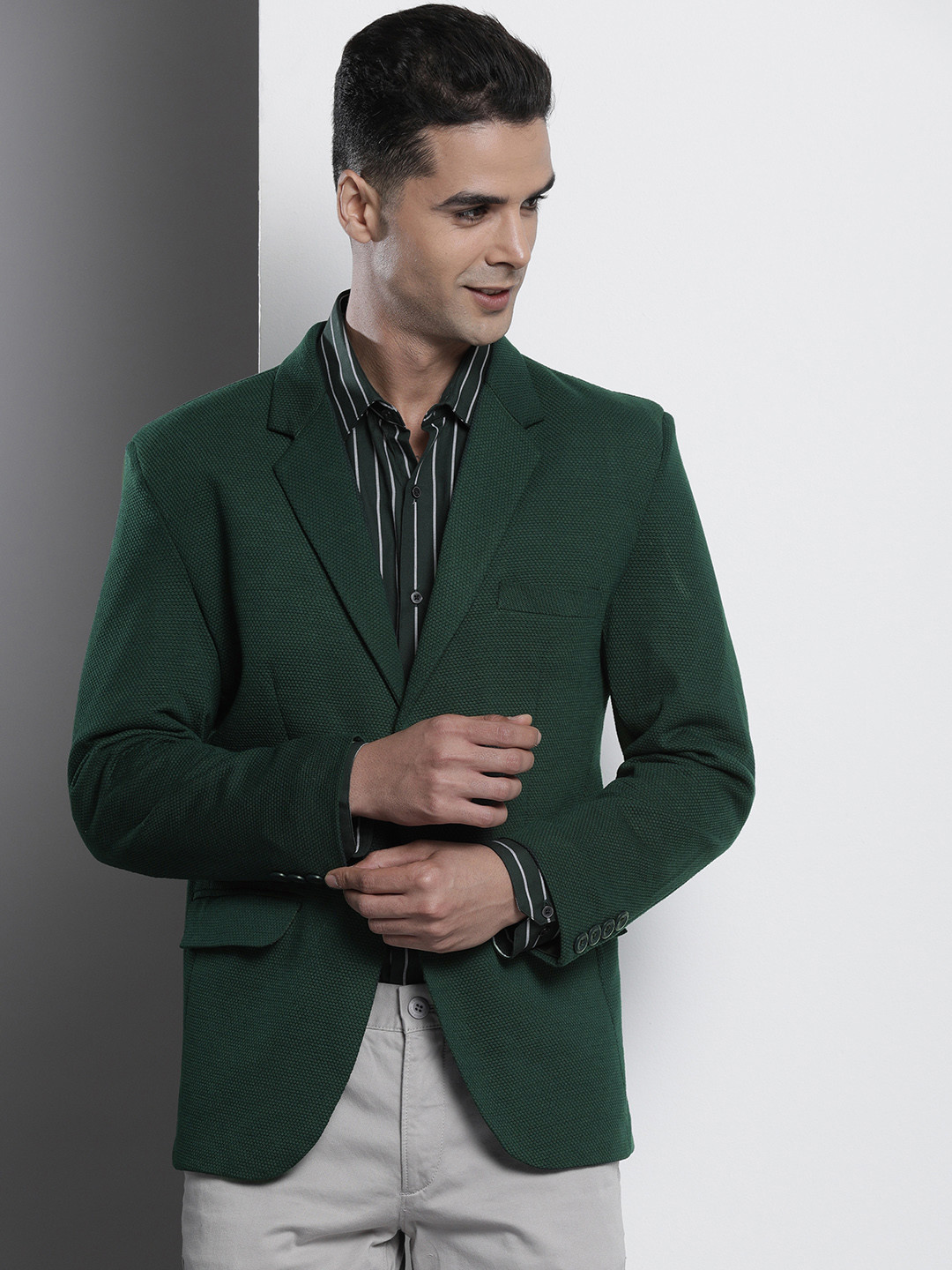 

The Indian Garage Co Men Solid Single-Breasted SlimFit Blazer, Teal