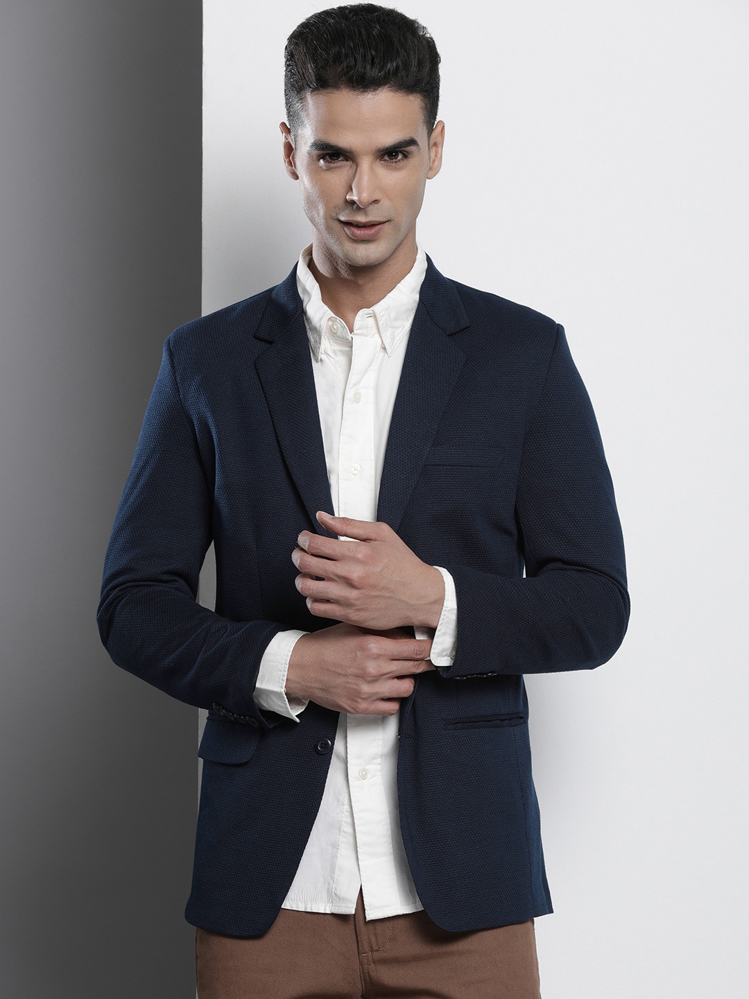

The Indian Garage Co Men Solid Single-Breasted SlimFit Blazer, Navy blue