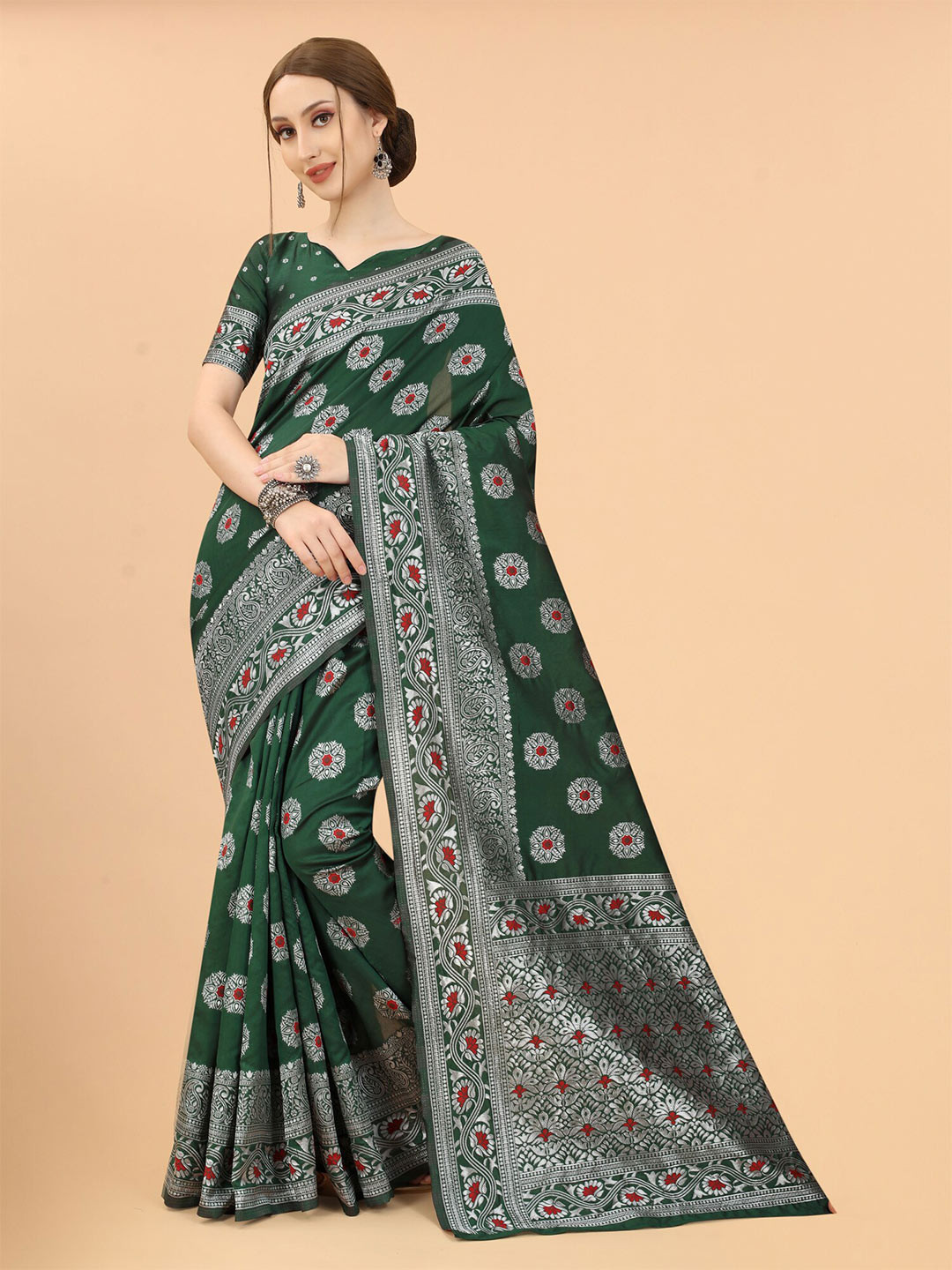 

SATYAM WEAVES Women Green & Silver-Toned Woven Design Zari Silk Cotton Banarasi Saree
