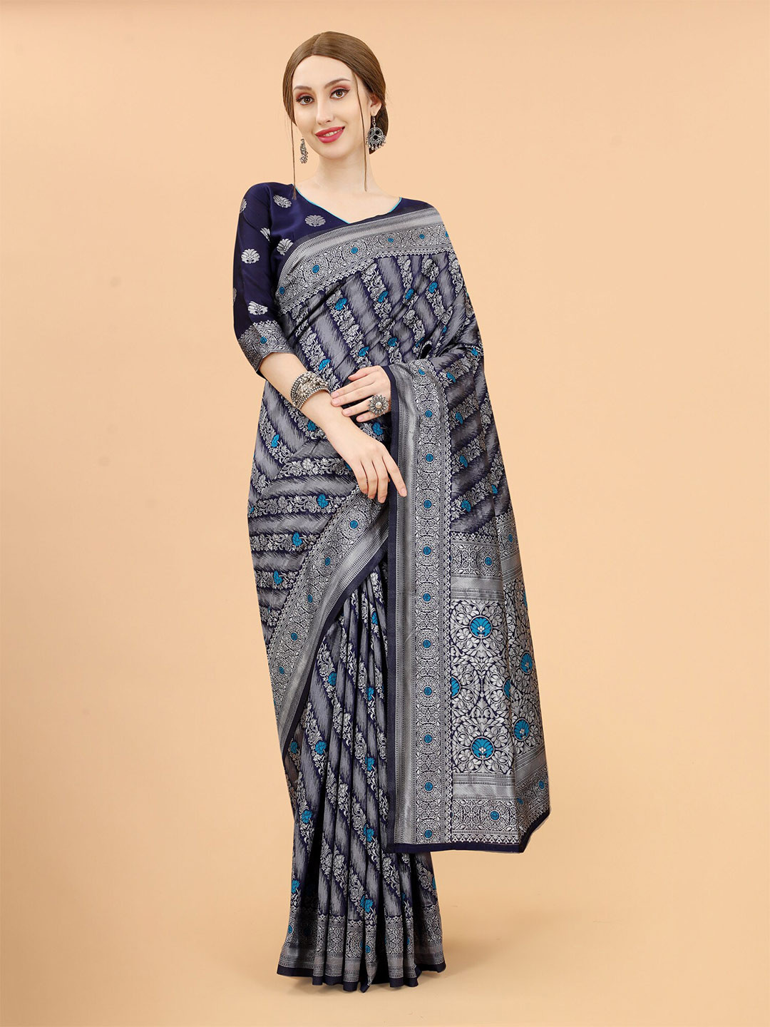 

SATYAM WEAVES Navy Blue & Silver-Toned Ethnic Motifs Zari Silk Cotton Banarasi Saree