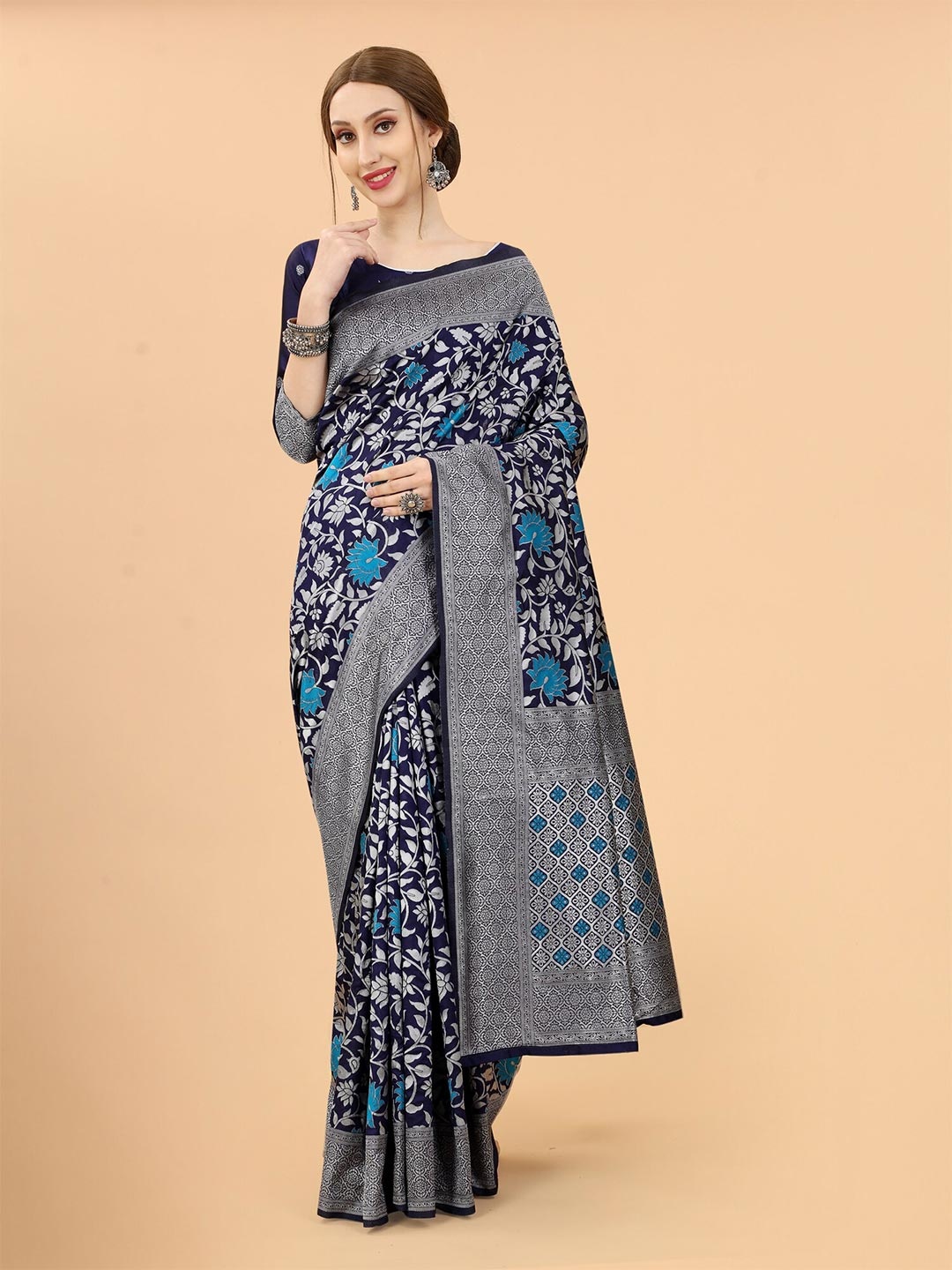 

SATYAM WEAVES Navy Blue & Silver-Toned Floral Zari Silk Cotton Banarasi Saree
