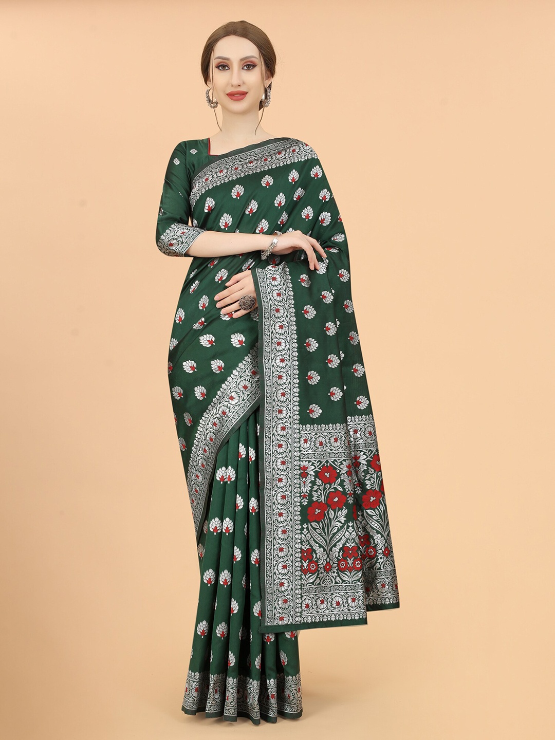 

SATYAM WEAVES Women Green & Silver-Toned Woven Design Silk Cotton Banarasi Saree