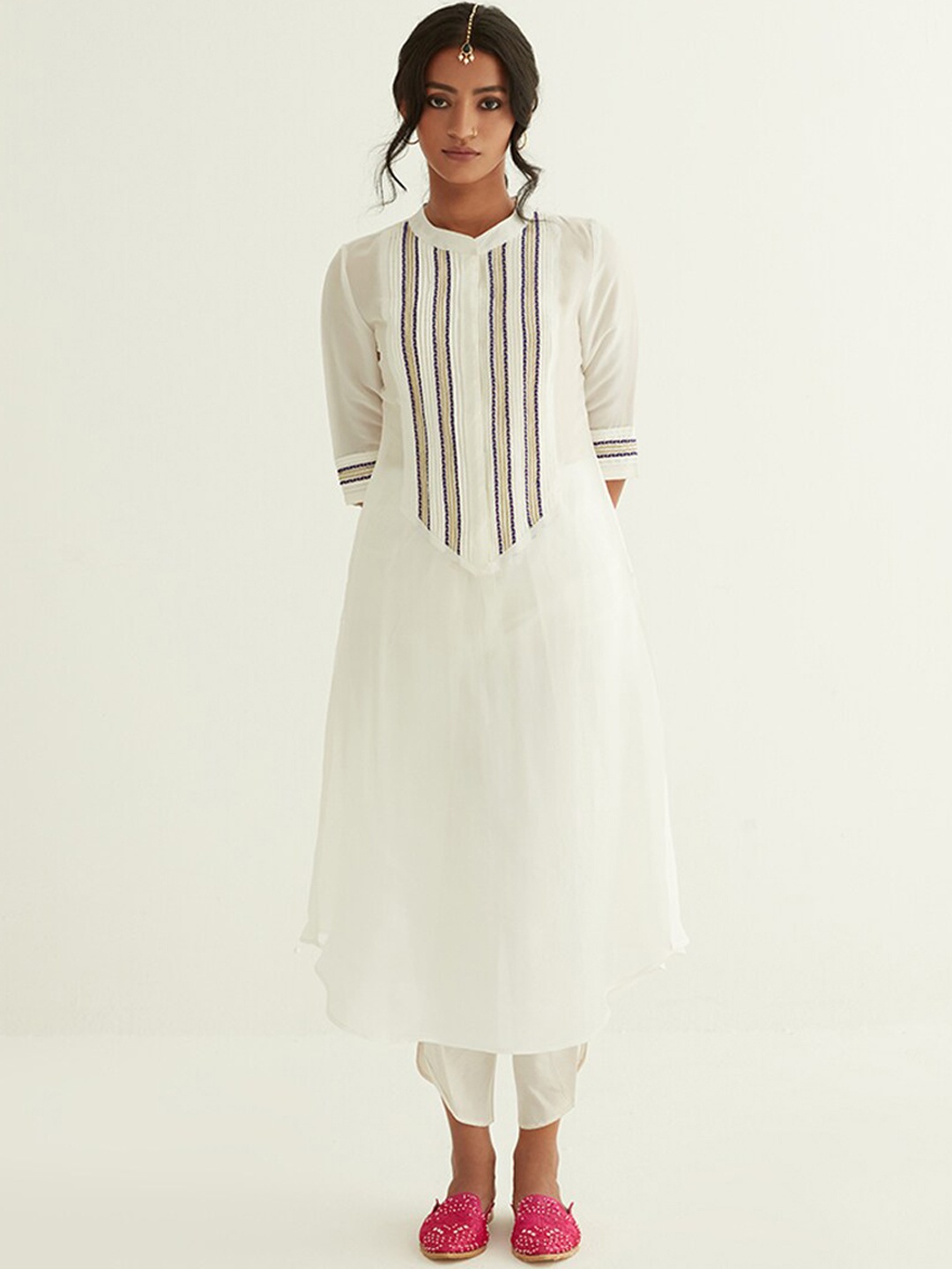 

Abhishti Banarasi Yoke Design Thread Work Straight Kurta, White