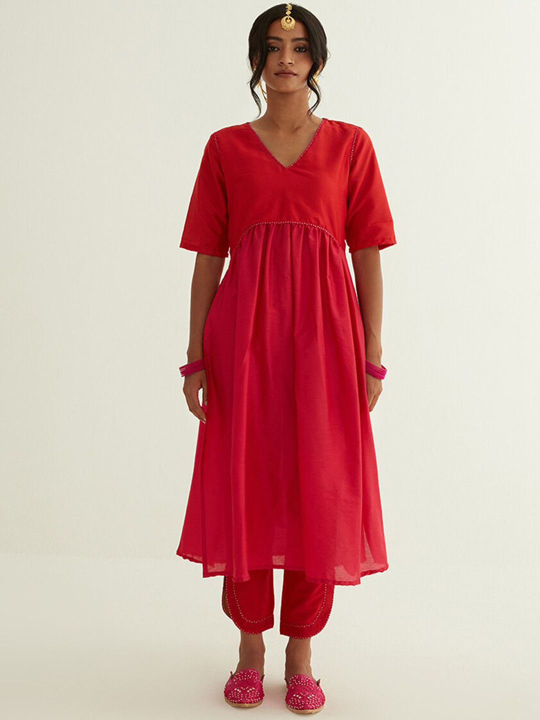

Abhishti Women Red Straight Silk Kurta
