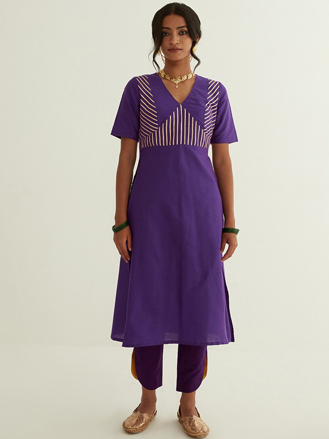 

Abhishti Women Purple Solid Kurta