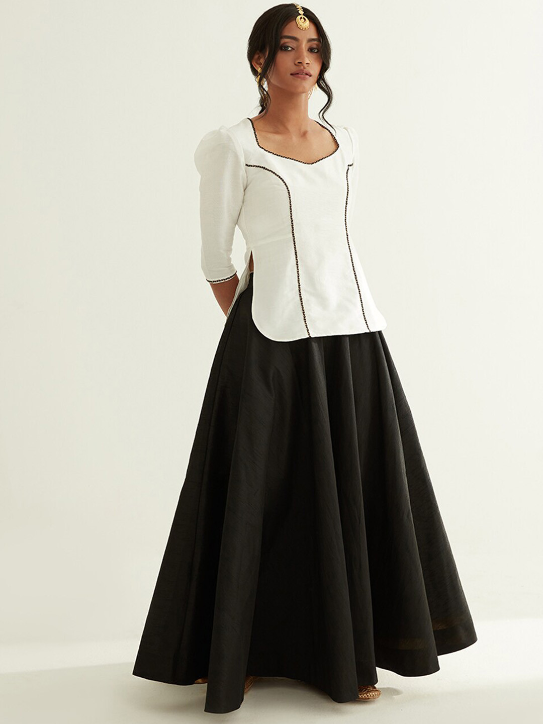 

Abhishti Women White & Black Panelled Short Kurta