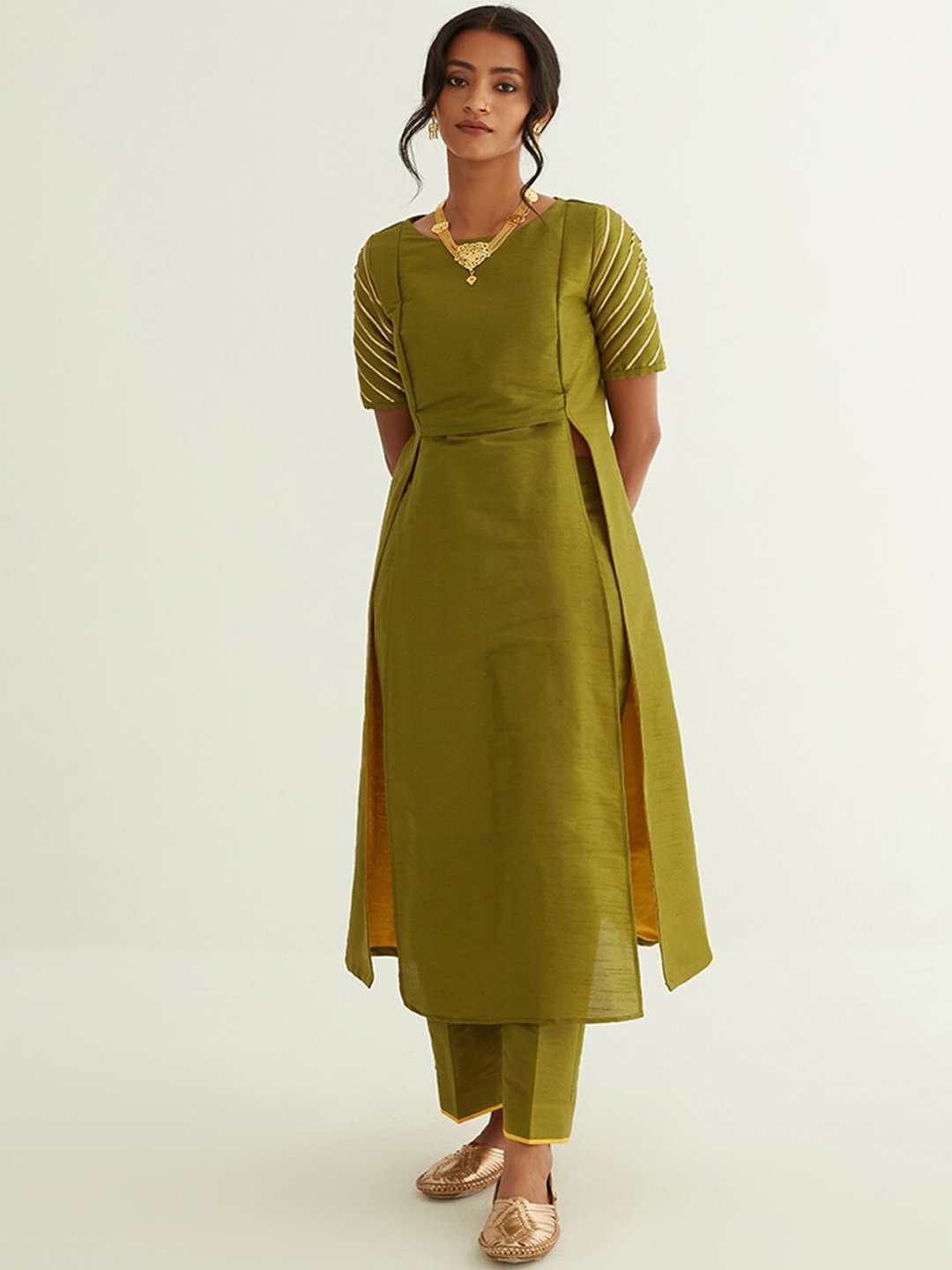 

Abhishti Women Olive Green Gotta Patti High Slit Boat Neck Kurta