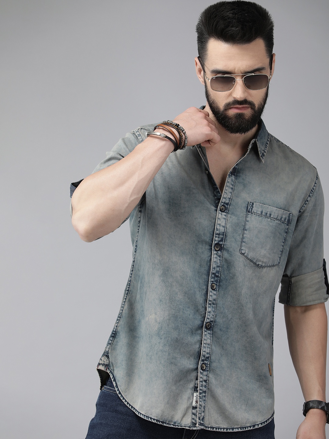 

Roadster Men Blue Pure Cotton Solid Chambray Casual Shirt