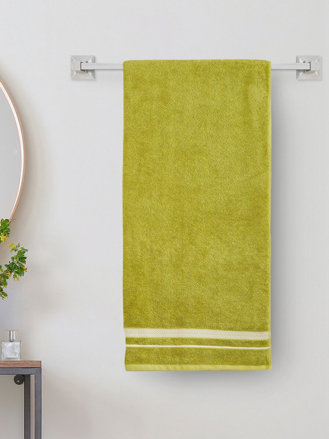

Home Centre Green Solid Cotton 380 GSM Bath Towel
