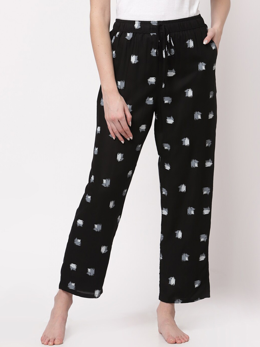 

Sweet Dreams Women Black Printed Pure Cotton Lounge Pants
