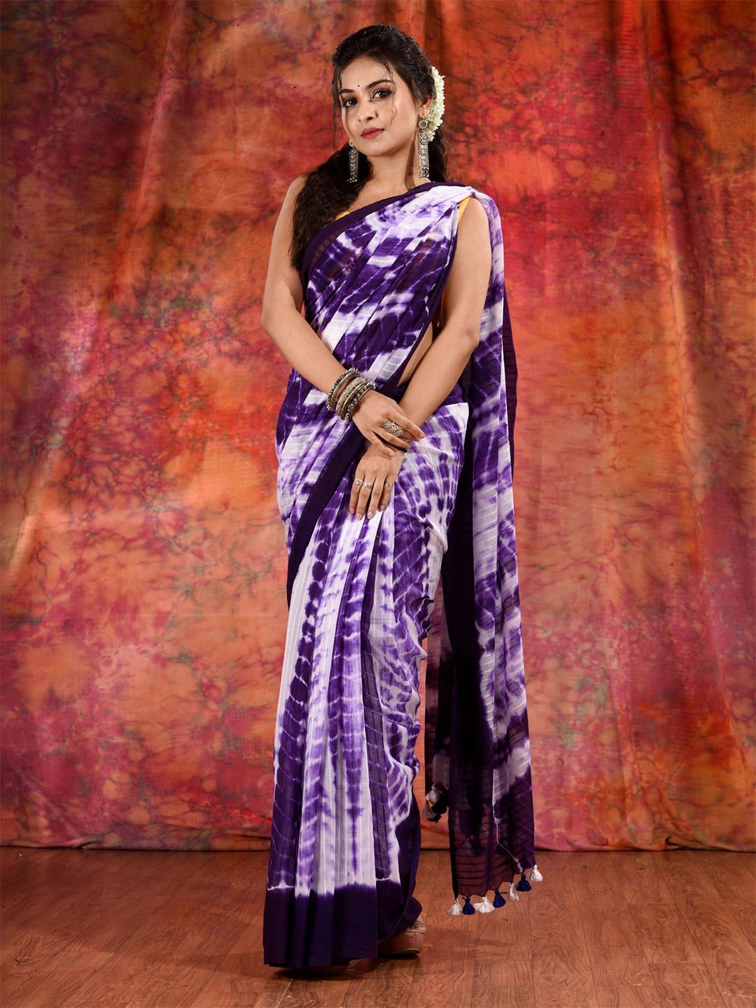 

Charukriti Violet & White Tie and Dye Pure Cotton Saree