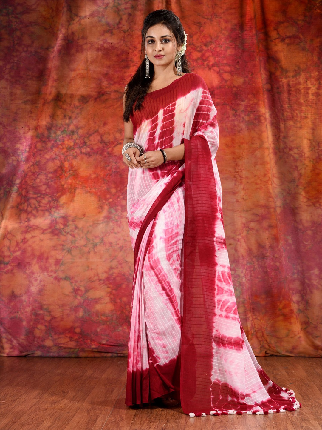 

Charukriti Red & White Tie and Dye Pure Cotton Saree