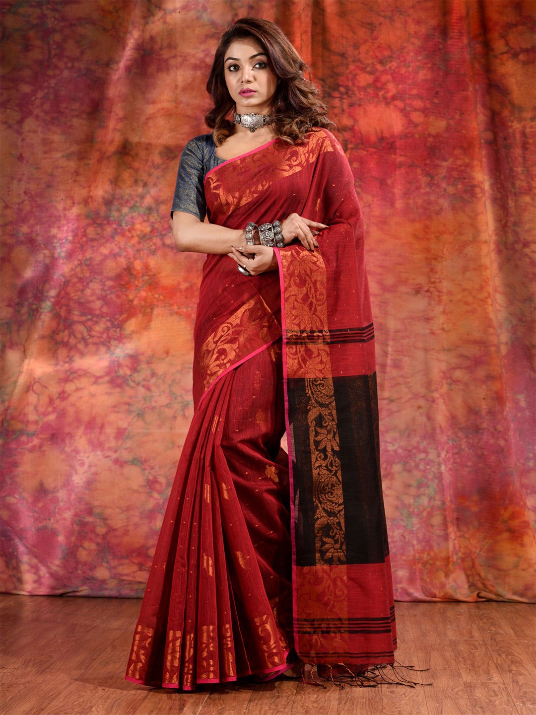 

Charukriti Red & Gold-Toned Woven Design Zari Pure Cotton Saree