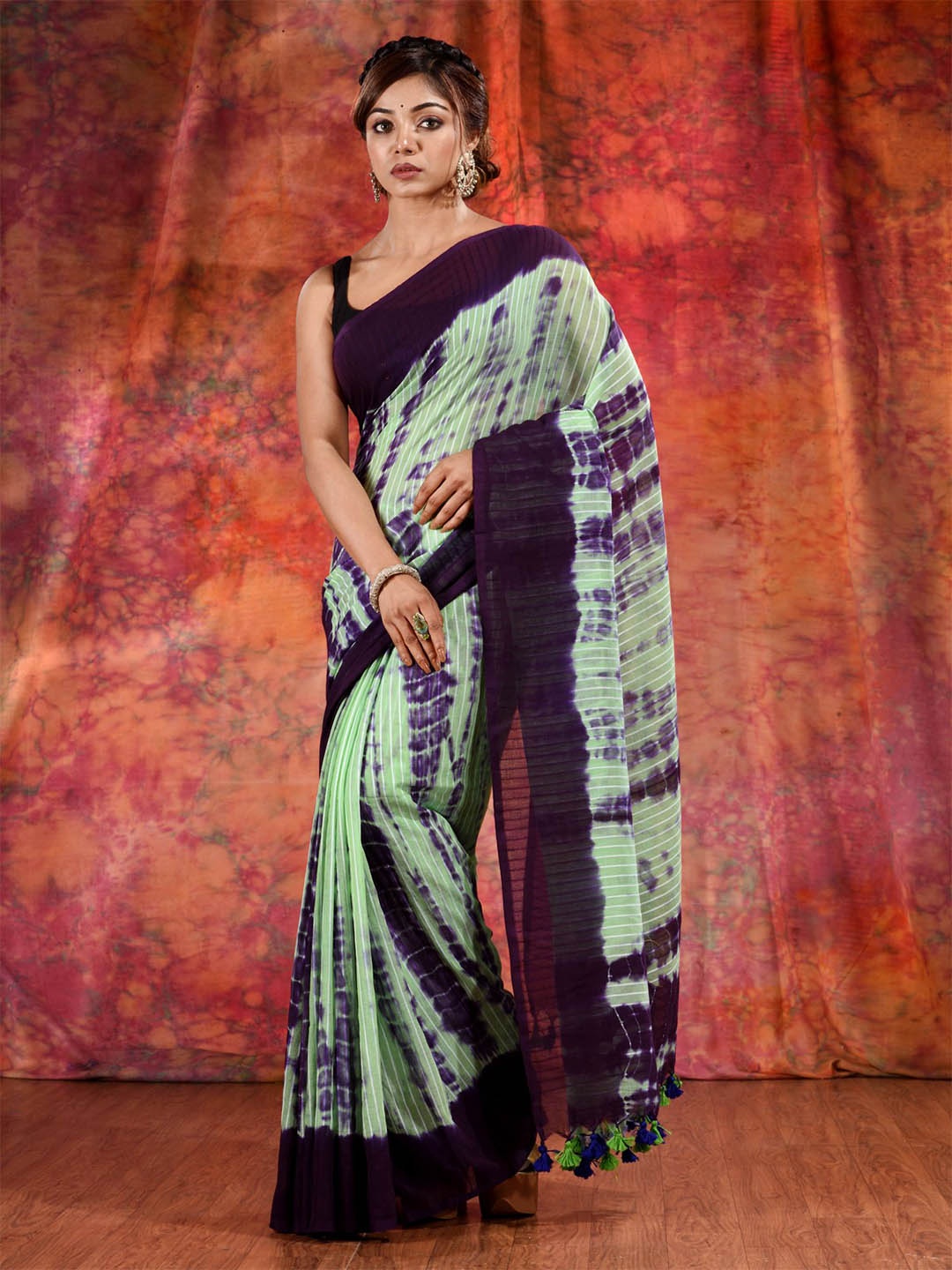 

Charukriti Women Green & Purple Tie and Dye Pure Cotton Saree