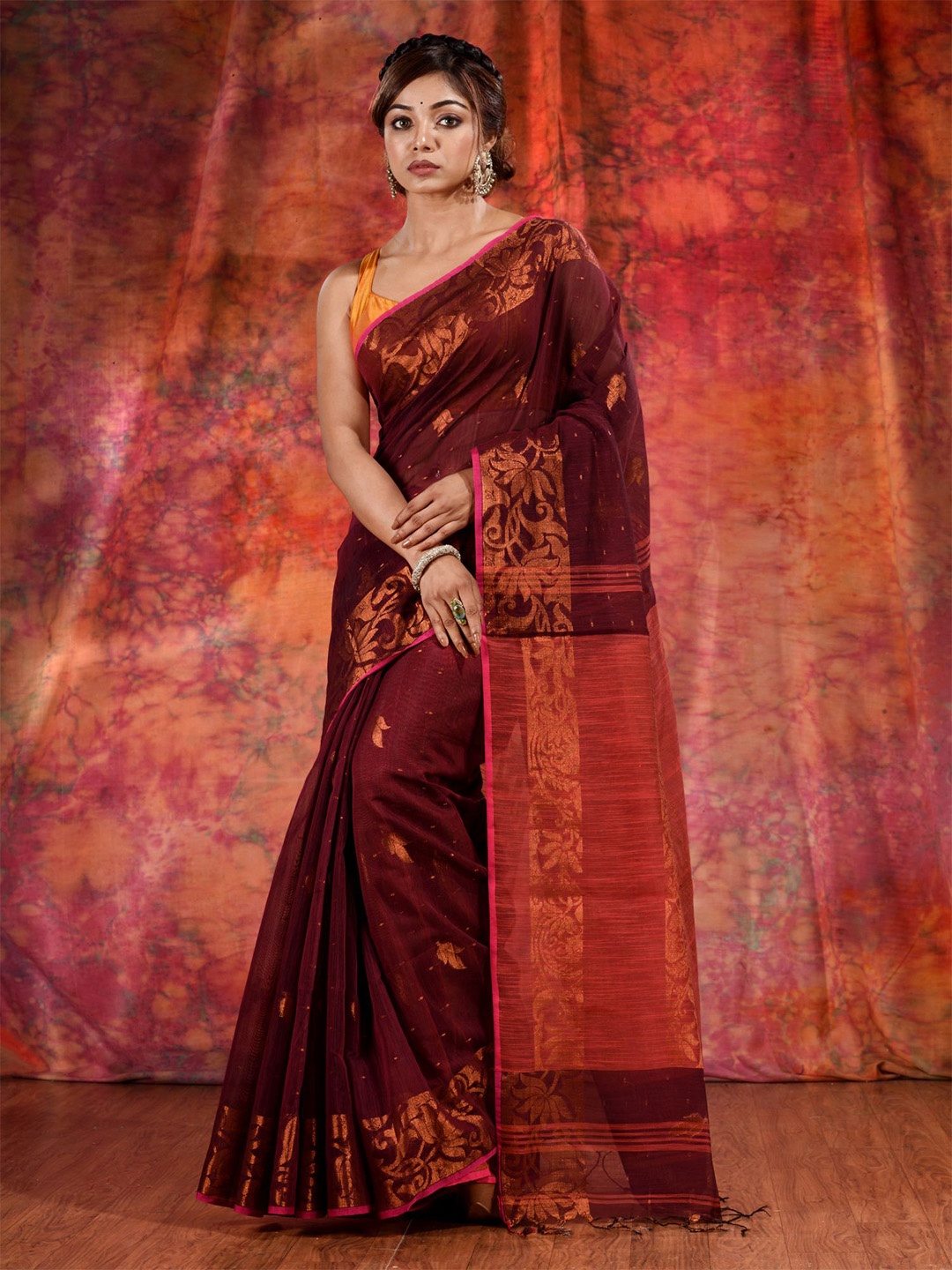 

Charukriti Red & Gold-Toned Woven Design Zari Pure Cotton Saree