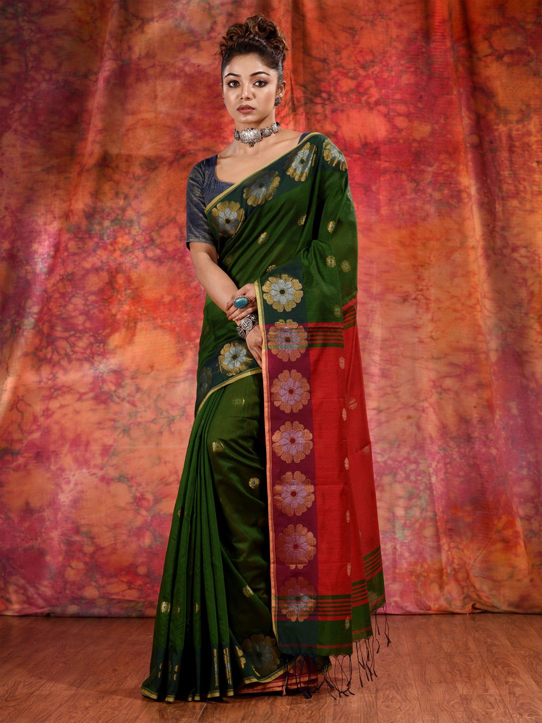 

Charukriti Green & Red Woven Design Blended Cotton Saree