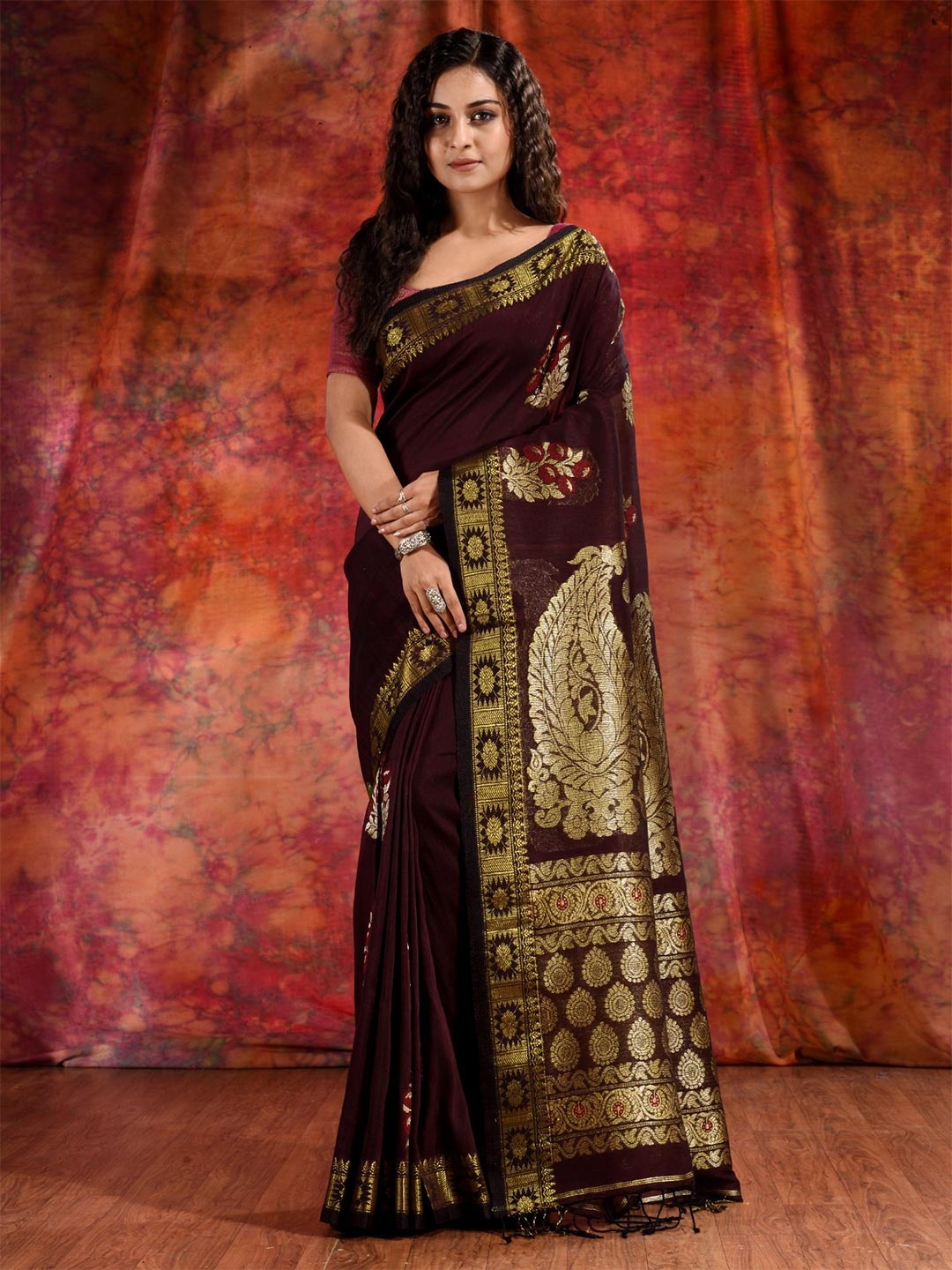 

Charukriti Maroon & Gold-Toned Woven Design Zari Pure Linen Saree