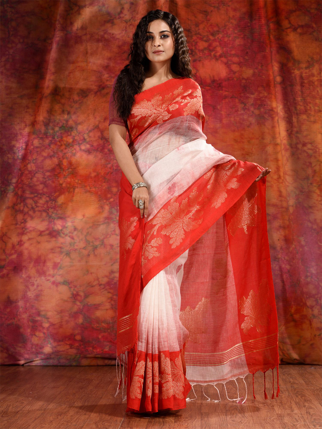 

Charukriti White & Red Woven Design Pure Linen Saree