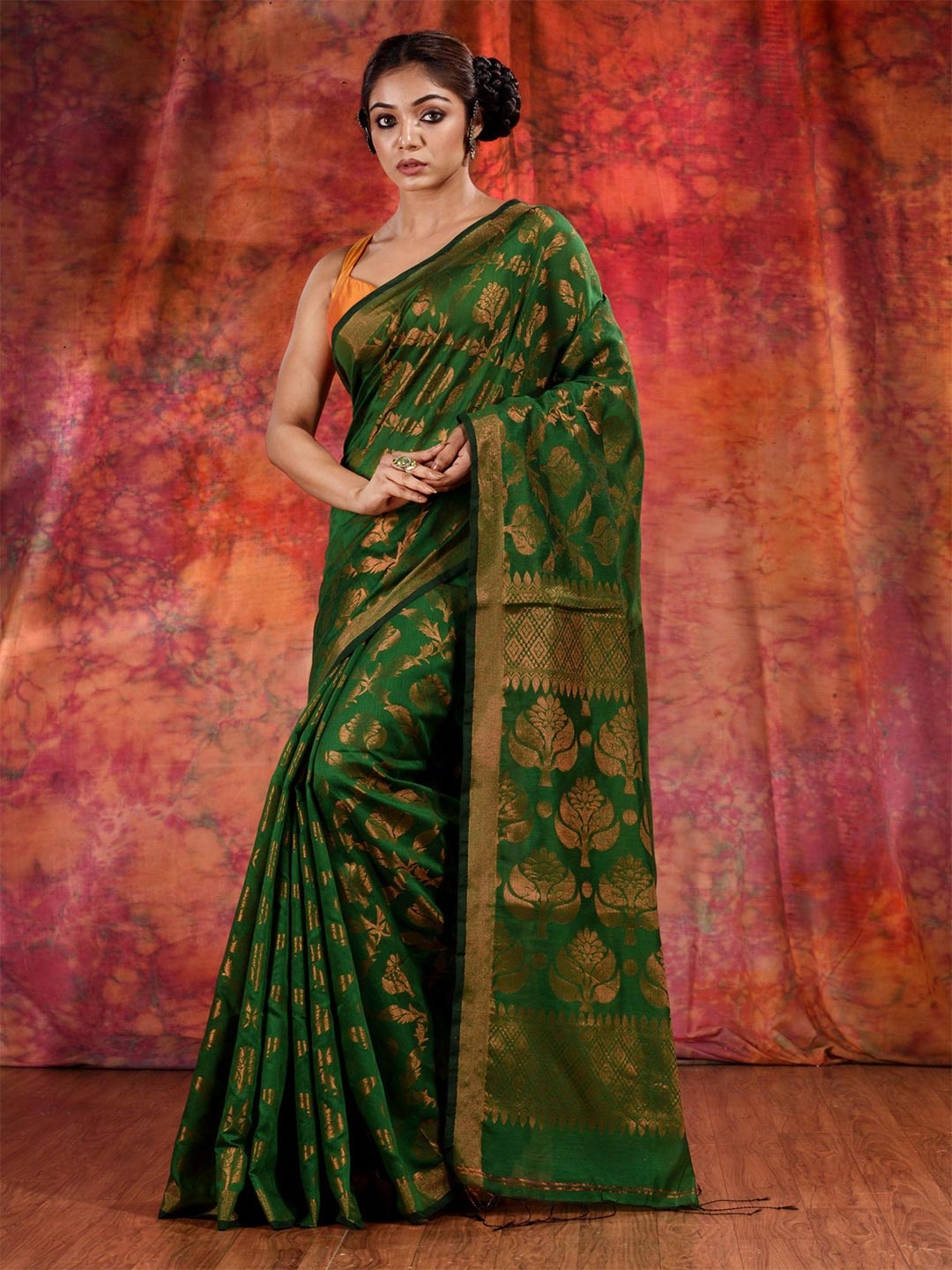 

Charukriti Green & Gold-Toned Ethnic Motifs Zari Saree