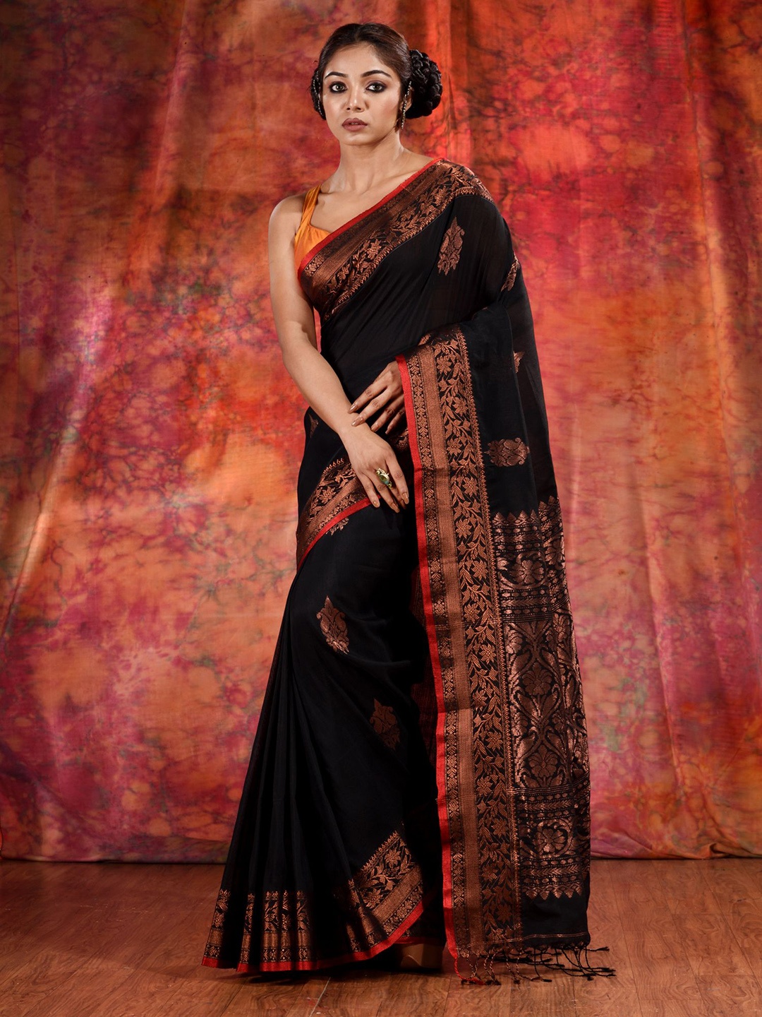 

Charukriti Black & Gold-Toned Woven Design Zari Pure Linen Saree