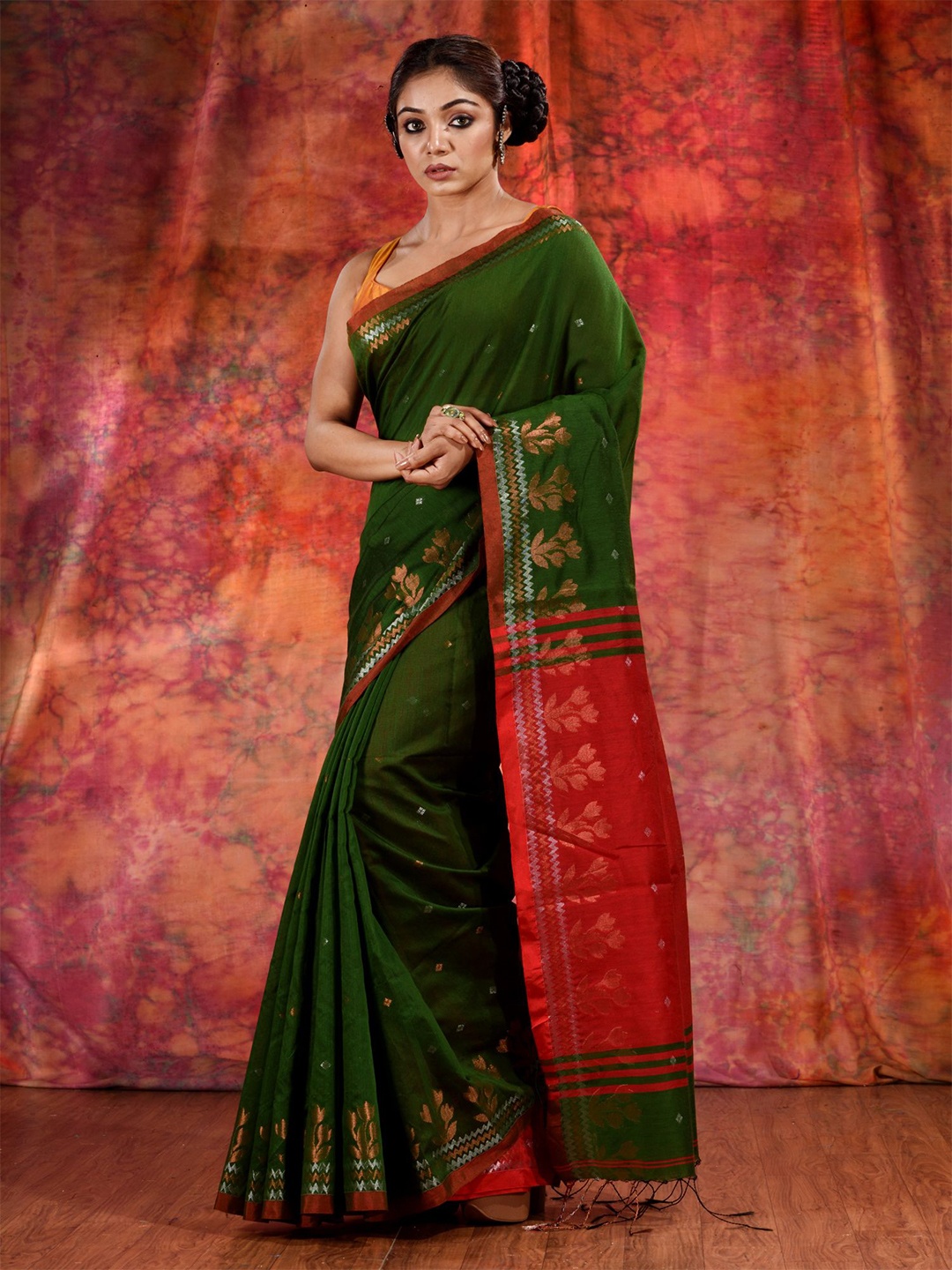 

Charukriti Green & Red Woven Design Pure Cotton Saree