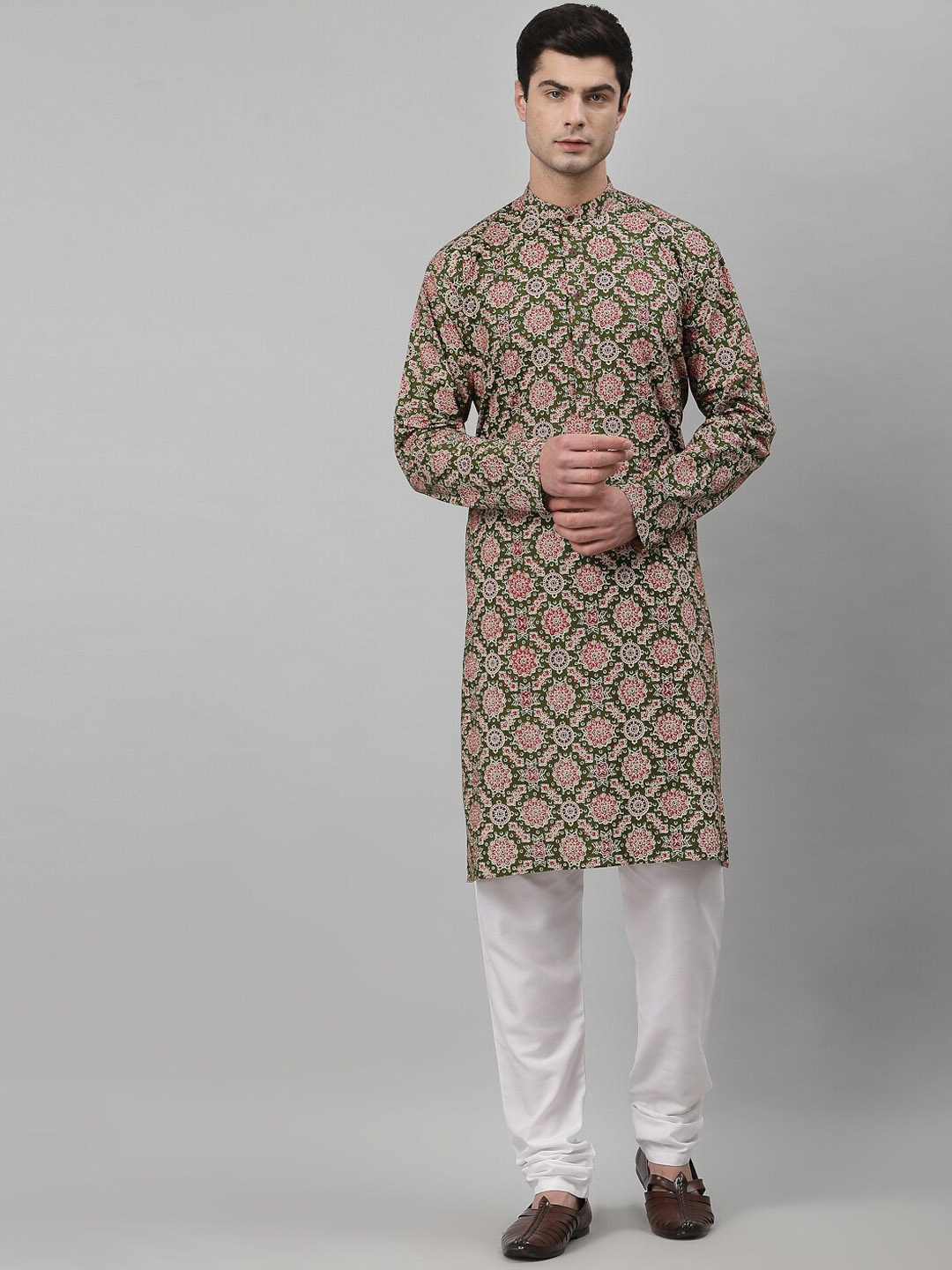 

NEUDIS Men Green & White Printed Pure Cotton Kurta with Churidar