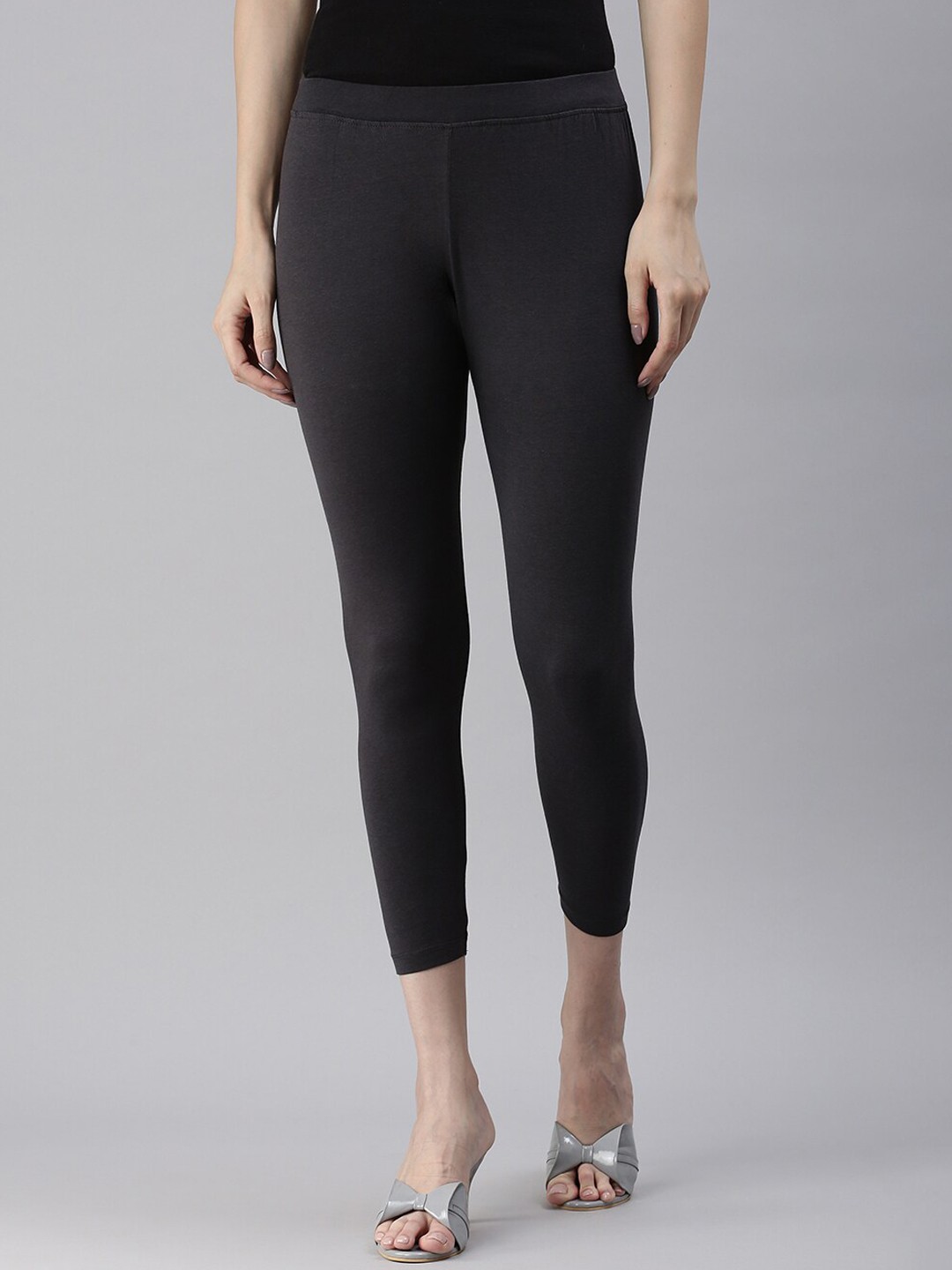 

Kryptic Women Grey Solid Three-Forth Length Leggings