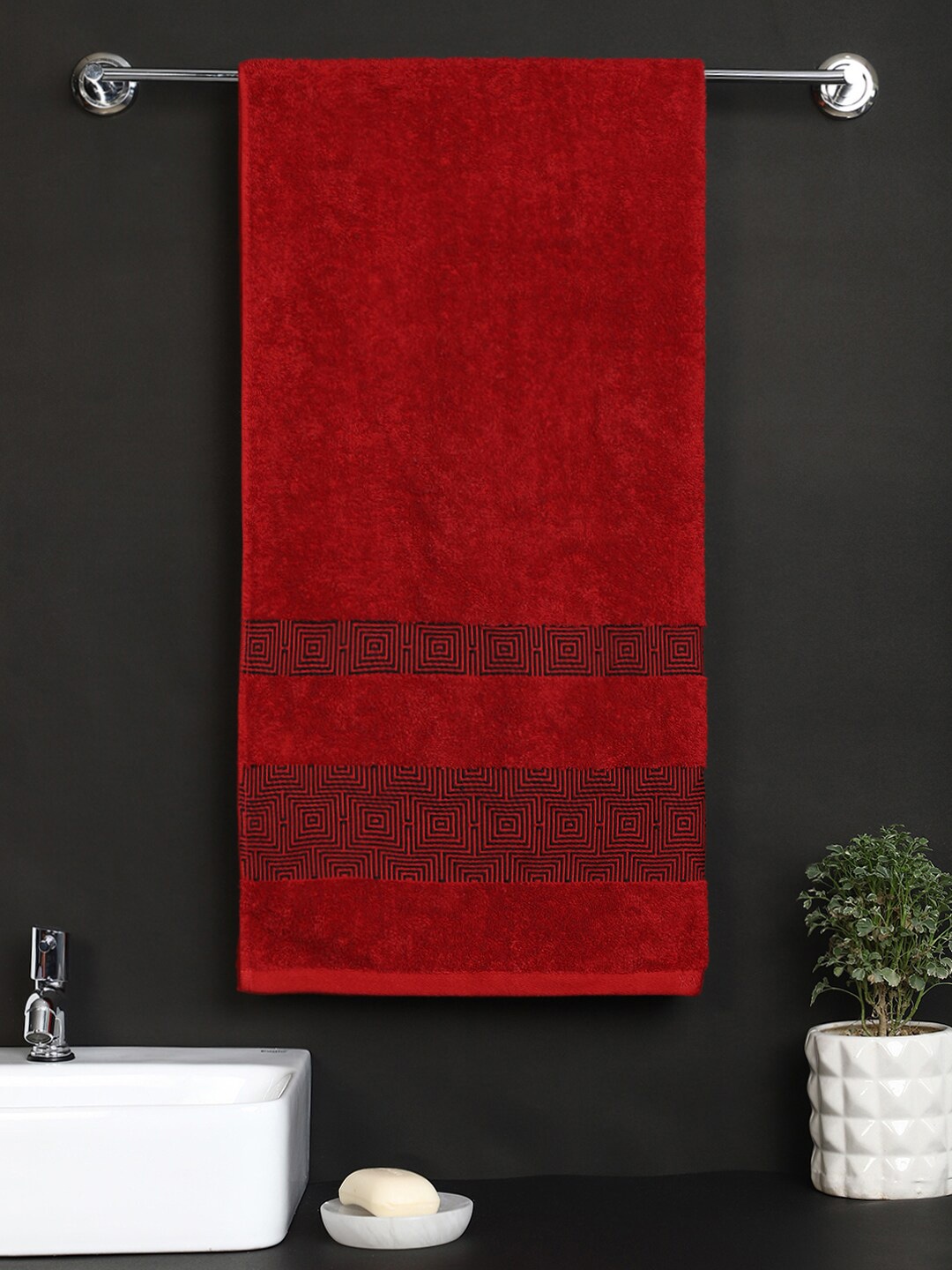 

Raymond Home Unisex Red Solid 440 GSM Cotton Bath Towel