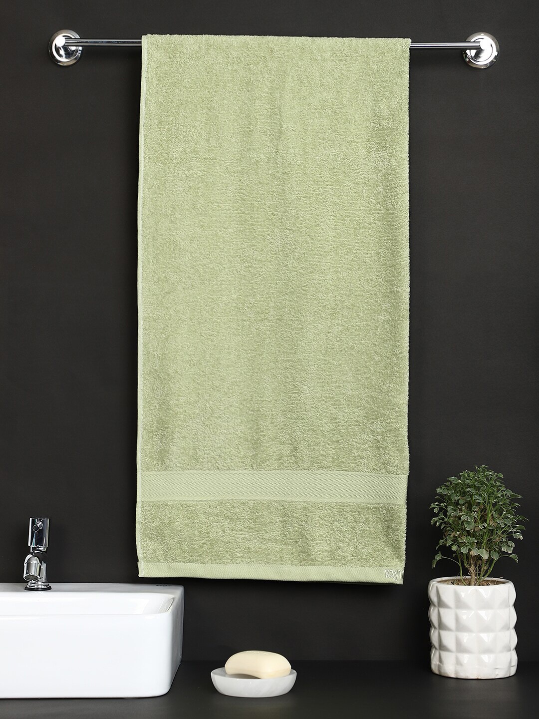 

Raymond Home Green Solid 380 GSM Pure Cotton Bath Towels