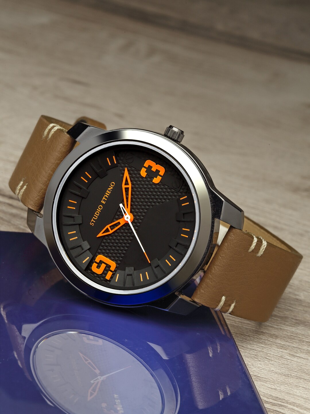 

STUDIO ETHENO Men Brass Dial & Leather Straps Analogue Watch TT01-BLK-BLK-TAN, Black