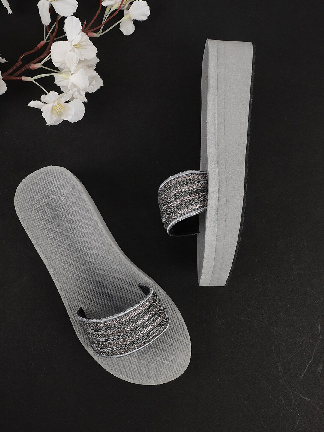 

Carlton London Women Grey Rubber Sliders