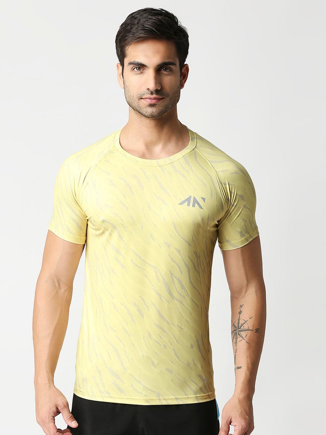 

AESTHETIC NATION Men Animal Printed Yellow Everfresh T-shirt