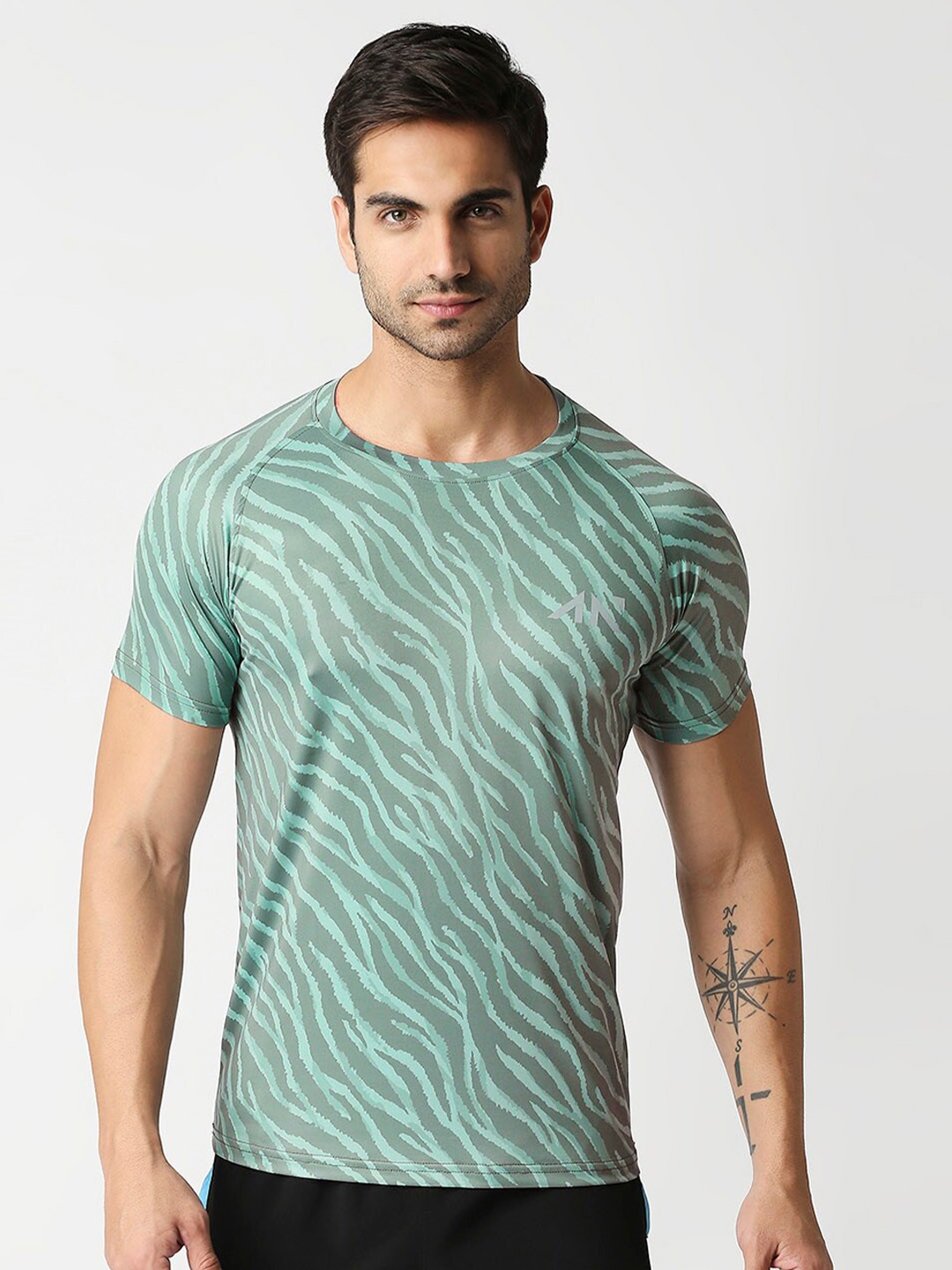 

AESTHETIC NATION Men Olive Green T-shirt