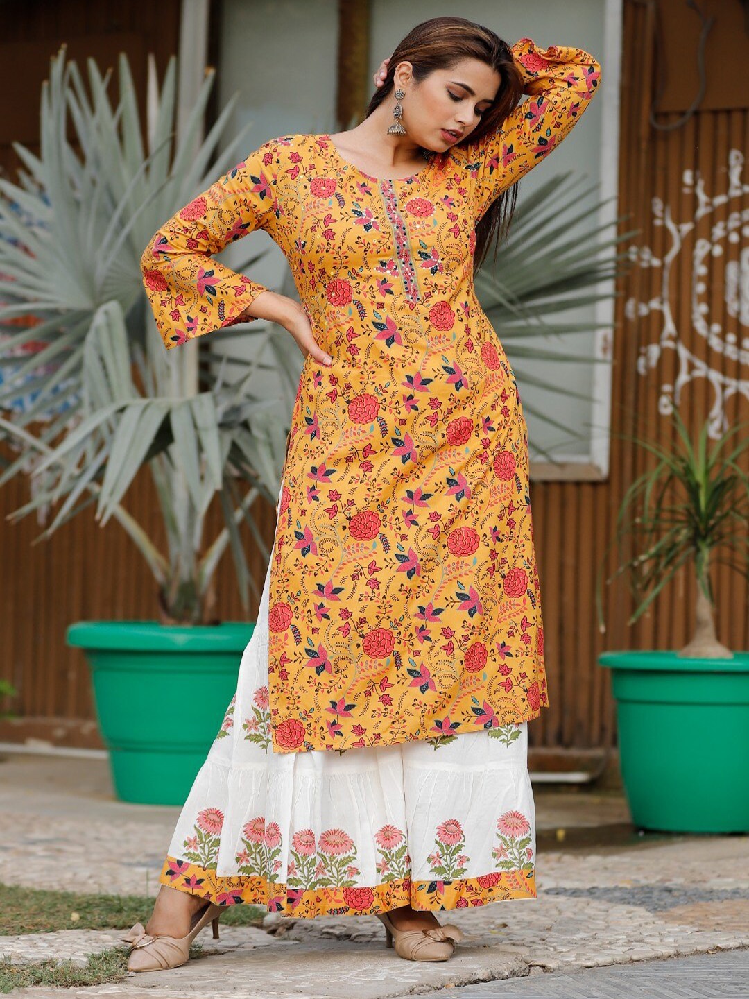 

SINGNI Women Mustard Yellow Floral Printed Kurta with Sharara