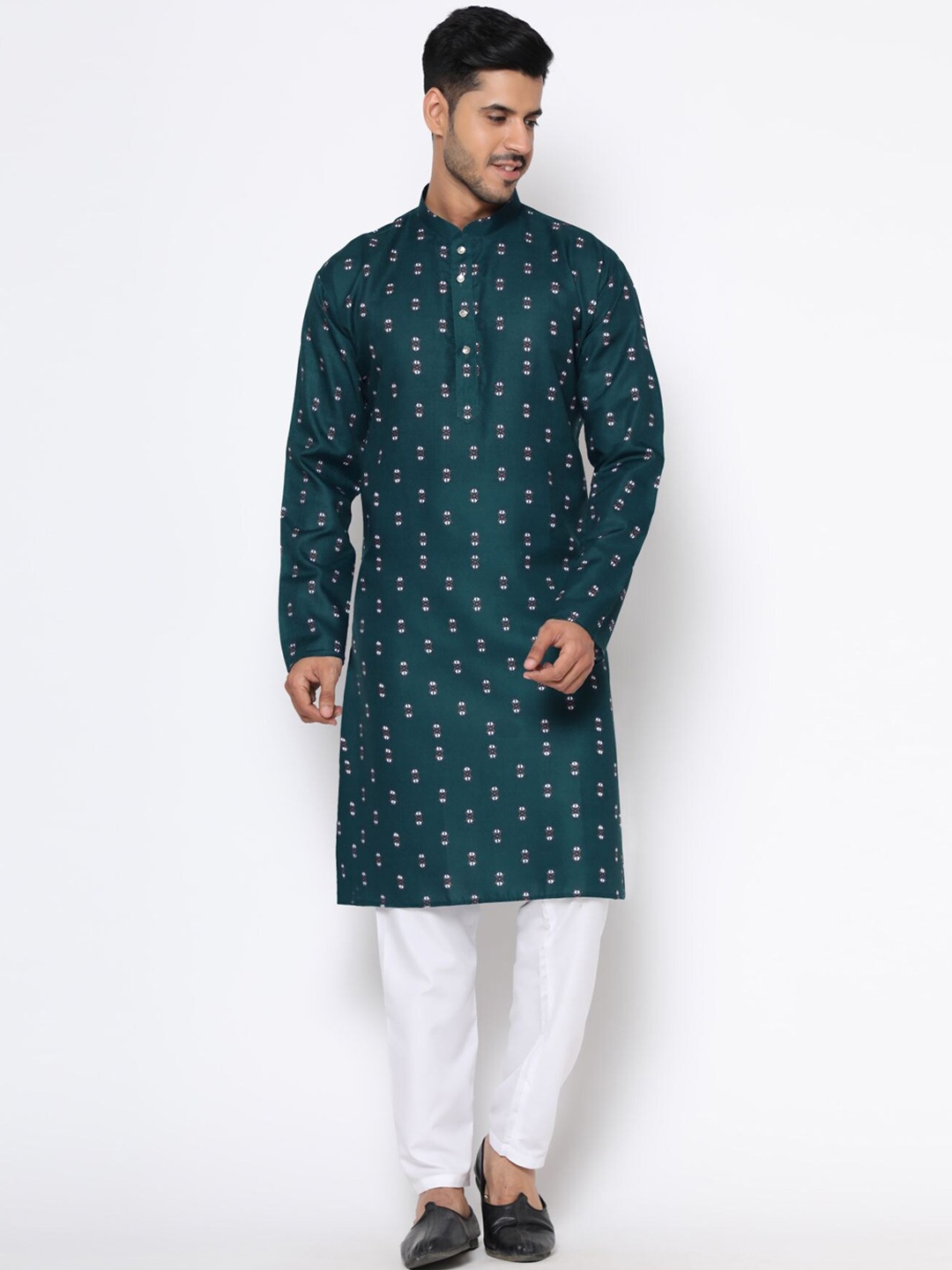 

PREMROOP- THE STYLE YOU LOVE Men Blue Geometric Thread Work Khadi Kurta