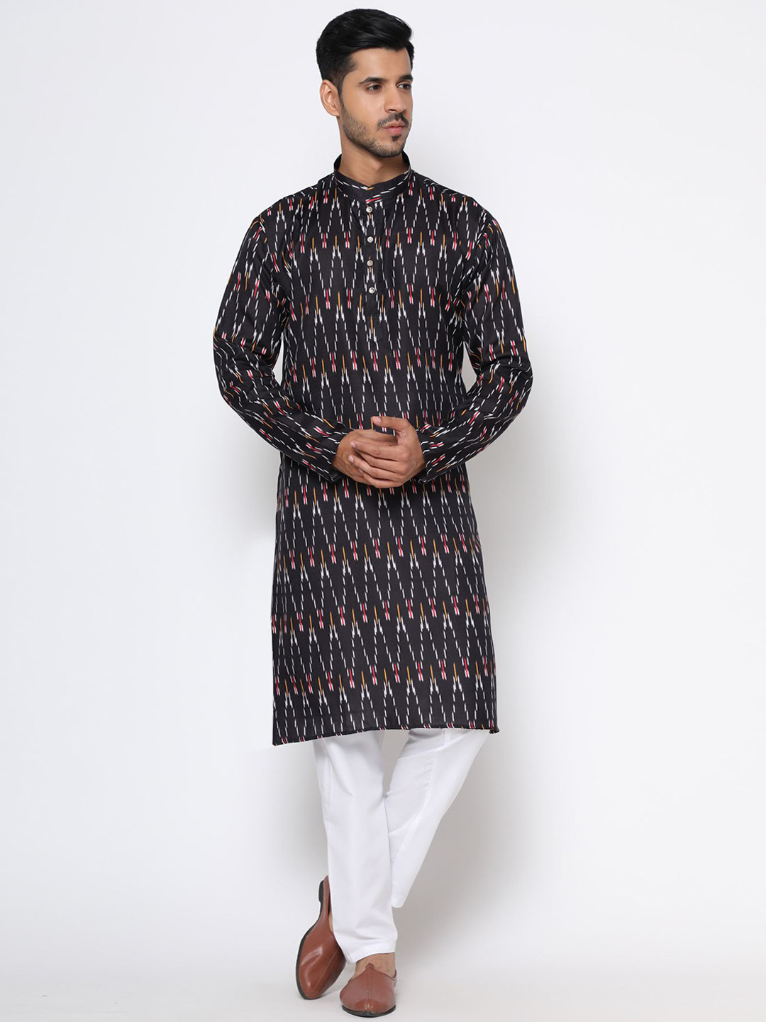 

PREMROOP- THE STYLE YOU LOVE Men Black Chevron Printed Kurta