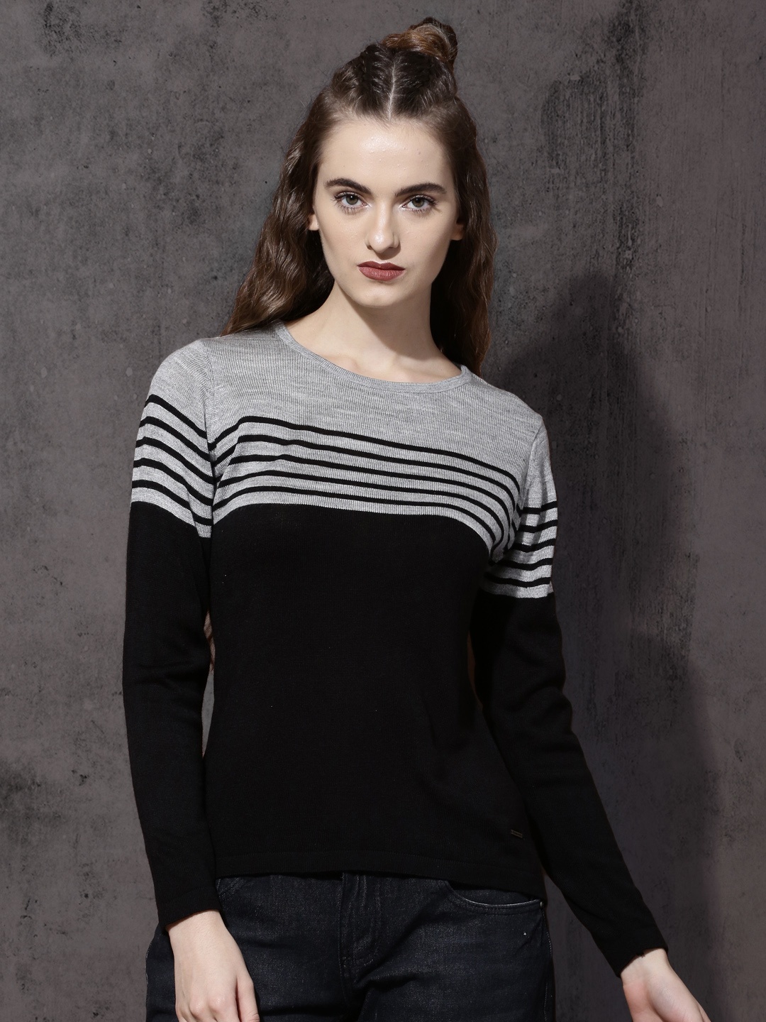 

Roadster Women Black & Grey Colourblocked Pullover