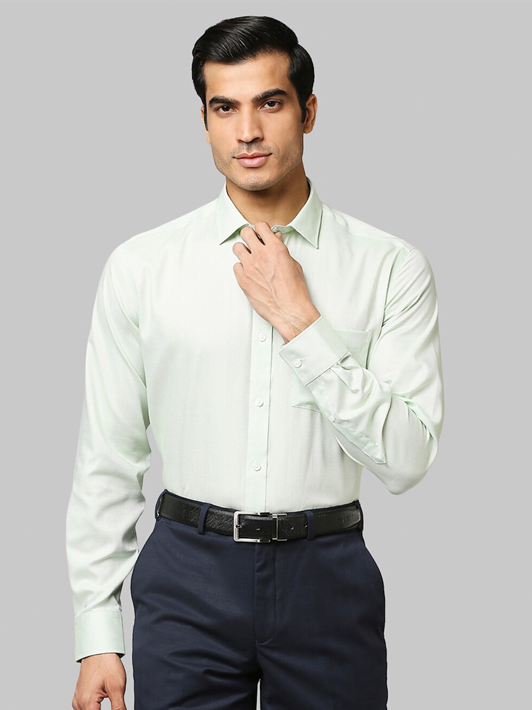 

Park Avenue Men Green Casual Shirt