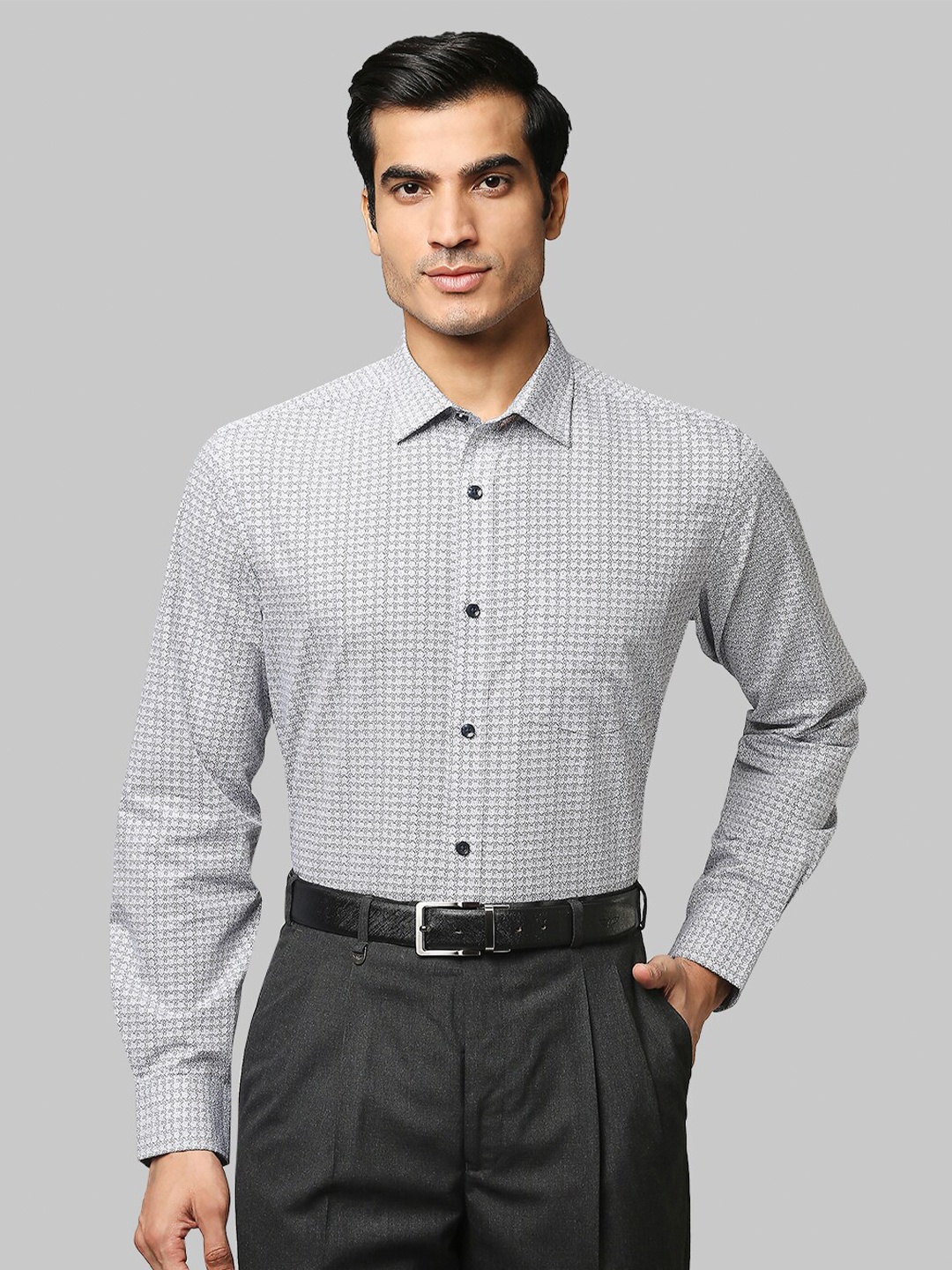

Park Avenue Men Blue Checked Casual Shirt