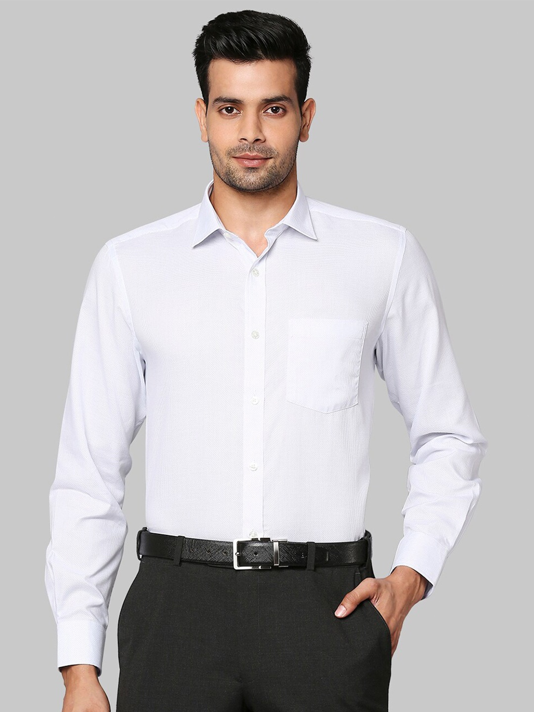 

Park Avenue Men White Cotton Long Sleeves Formal Shirt